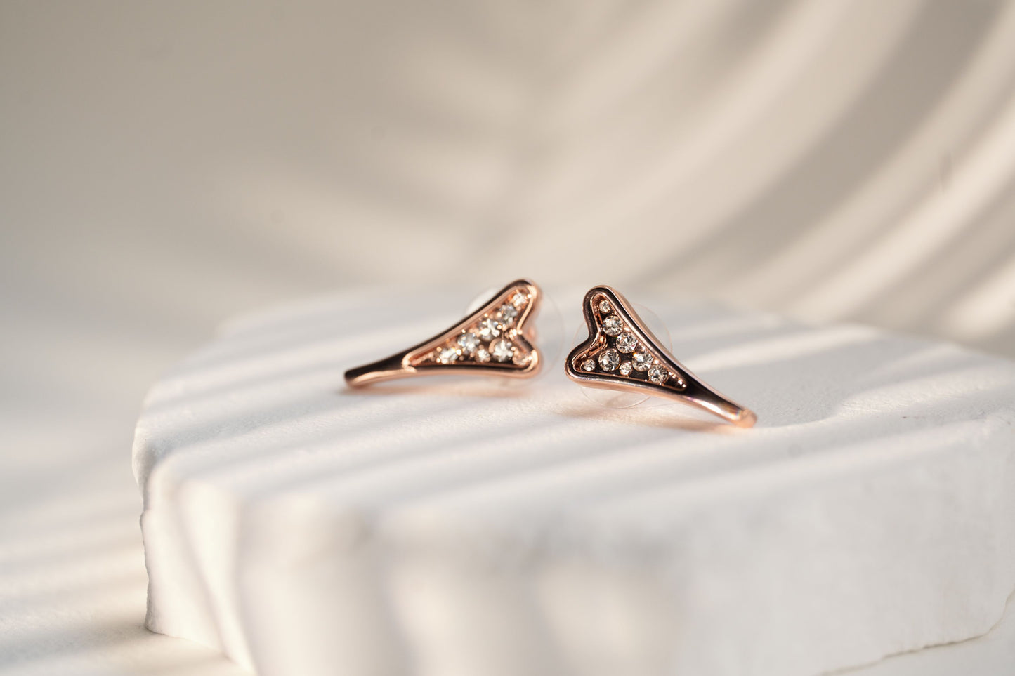ROSE GOLD DIAMANTE HEART EARRINGS*