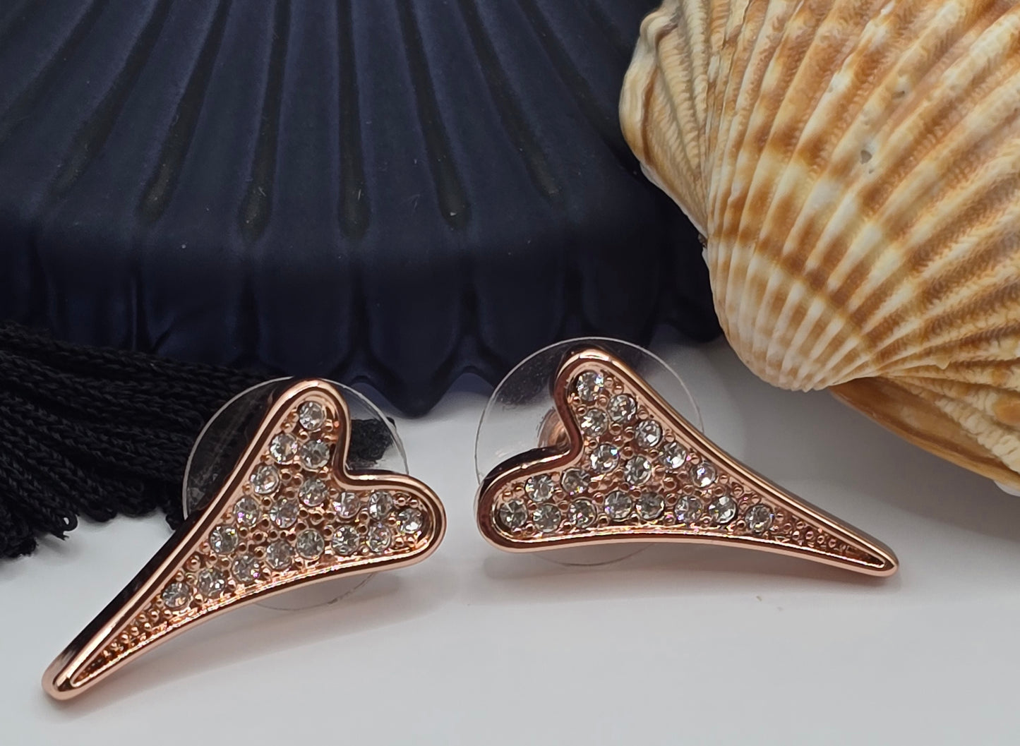 ROSE GOLD FULL DIAMANTE HEART STUDS EARRINGS*