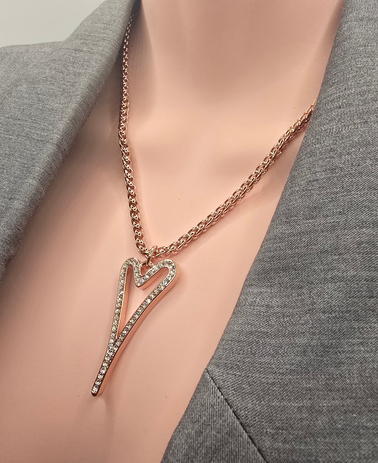 ROSE GOLD HOLLOW DIAMANTE HEART NECKLACE*