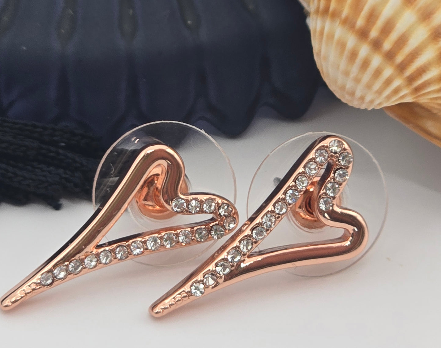 ROSE GOLD HOLLOW HEART EARRINGS*