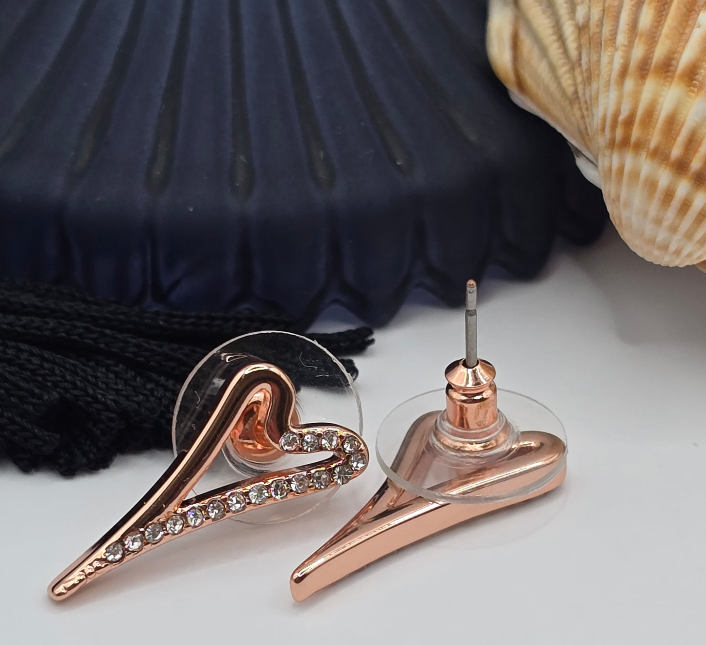 ROSE GOLD HOLLOW HEART EARRINGS*