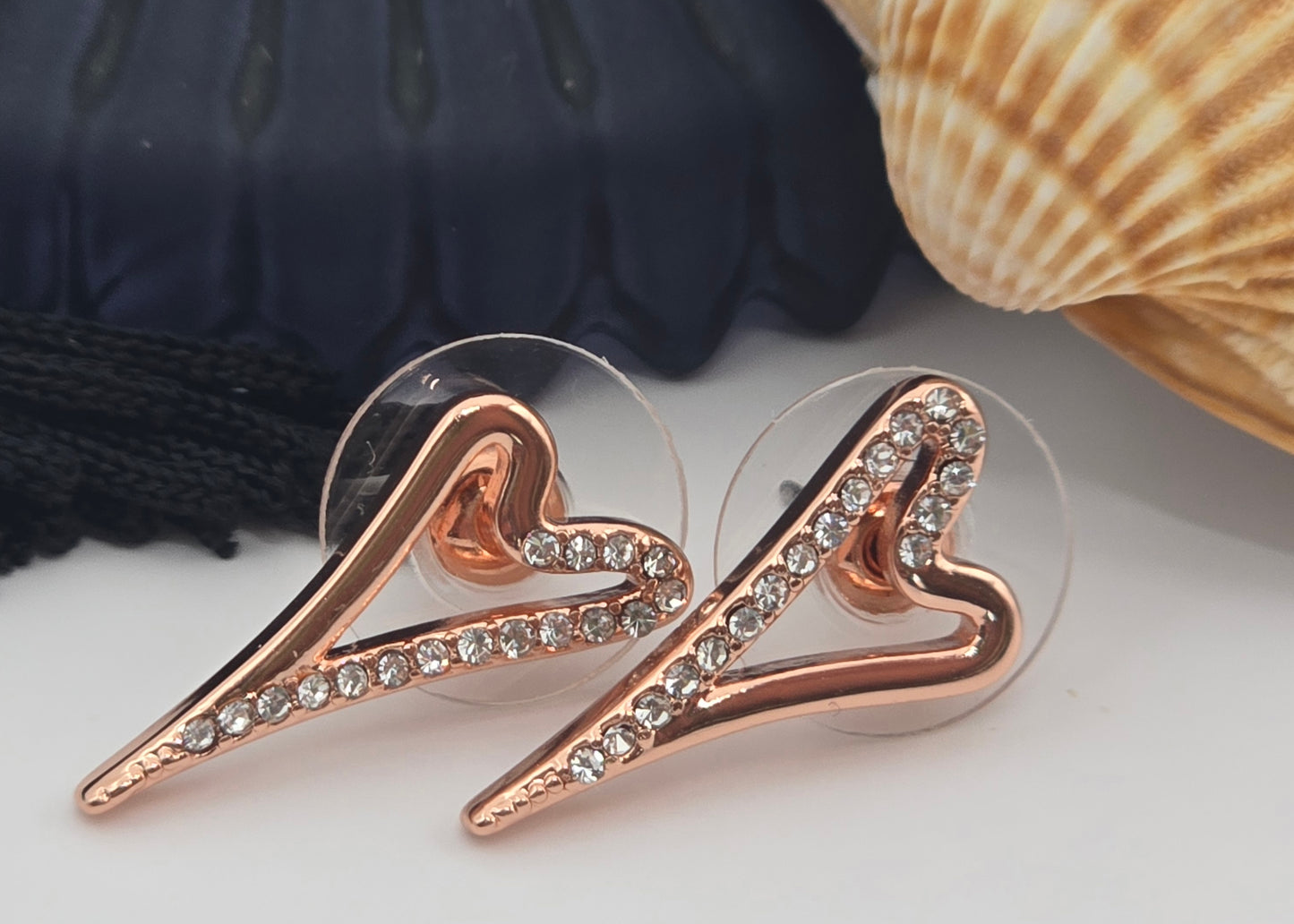 ROSE GOLD HOLLOW HEART EARRINGS*