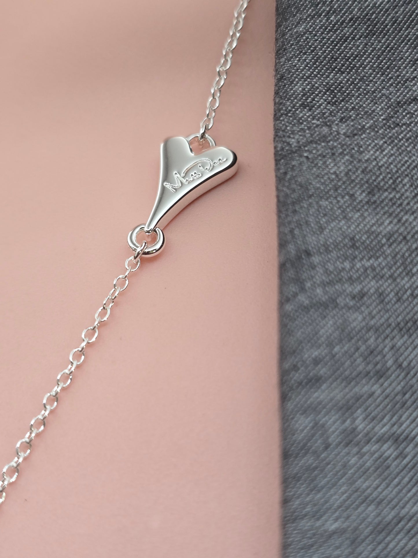 SILVER HOLLOW HEART NECKLACE*
