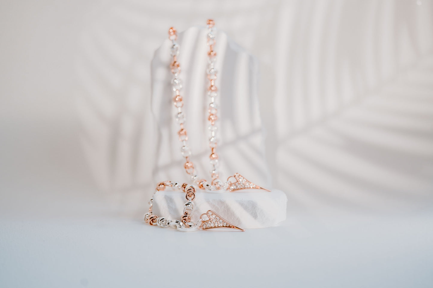 Bracelet Silver/Rose gold Knotted Chain & Diamante Heart