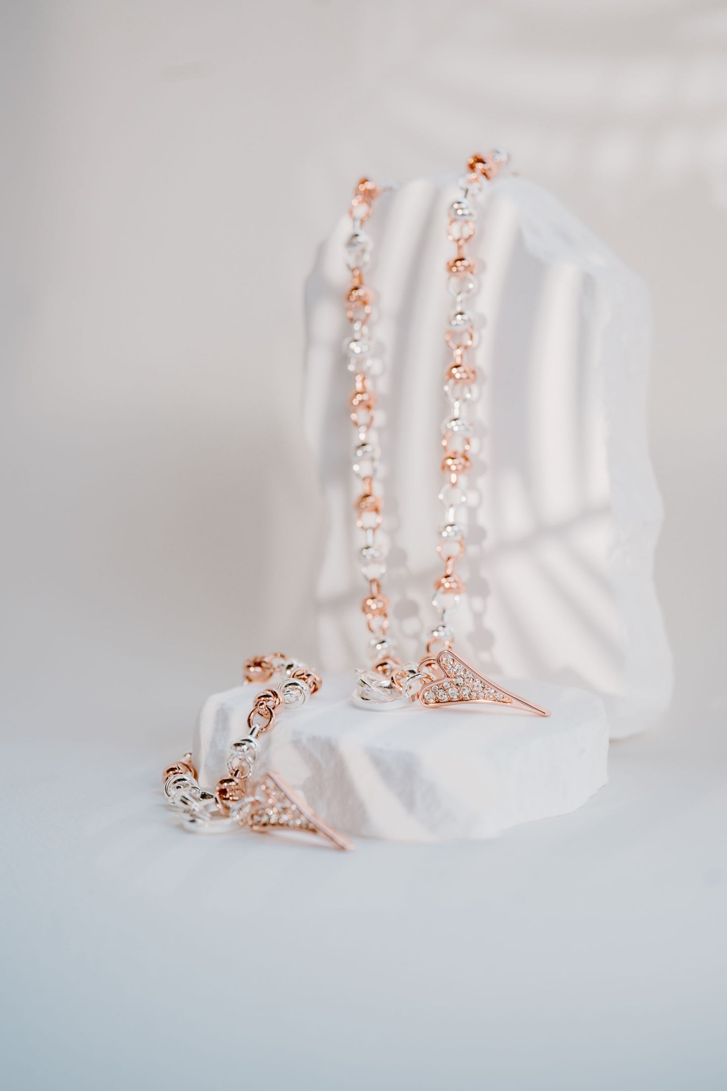 Bracelet Silver/Rose gold Knotted Chain & Diamante Heart