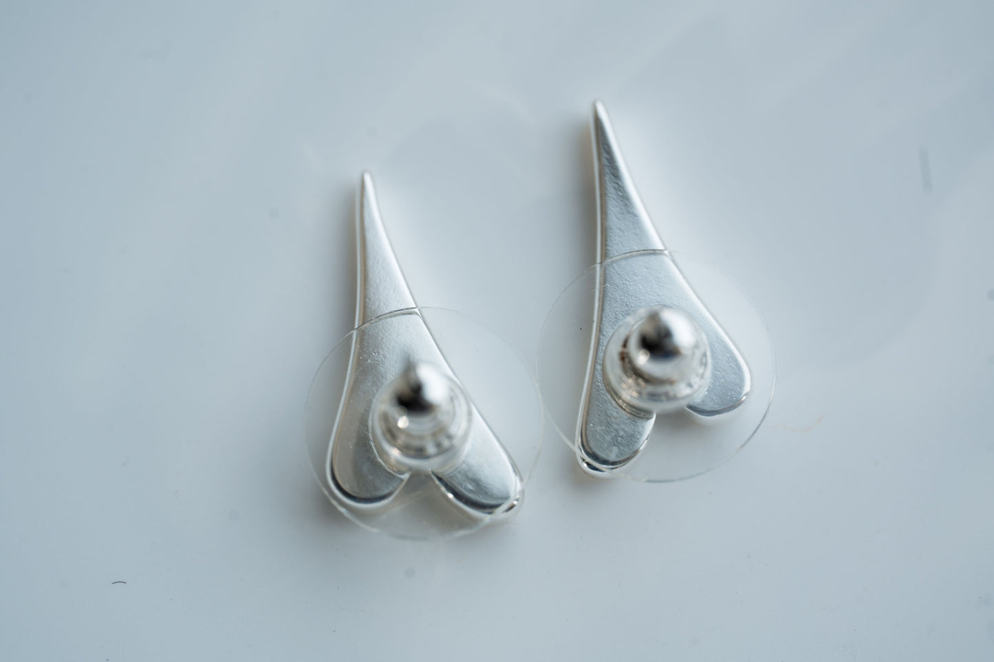 SILVER SOLID HEART STUDS EARRINGS*