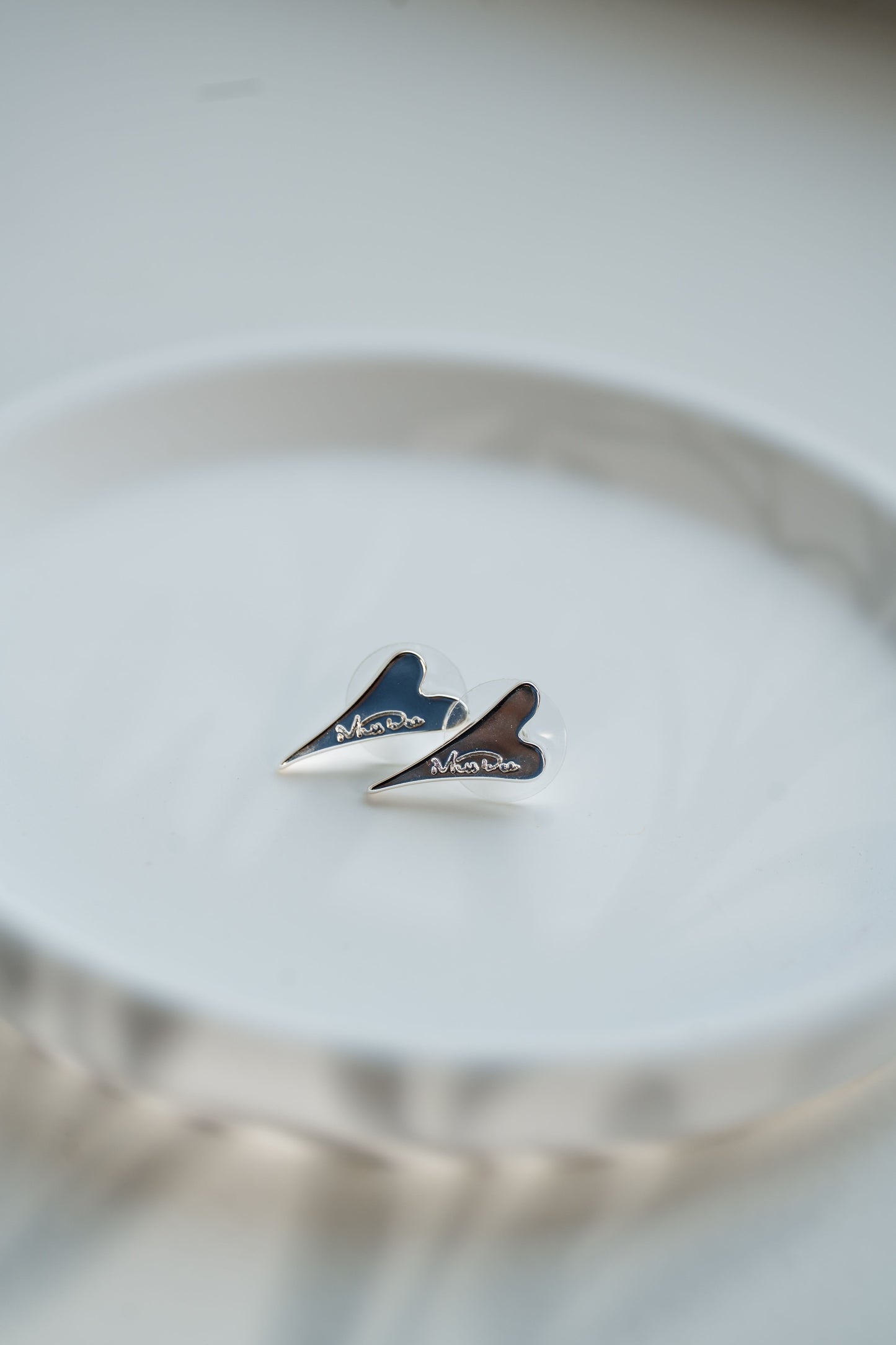 SILVER SOLID HEART STUDS EARRINGS*