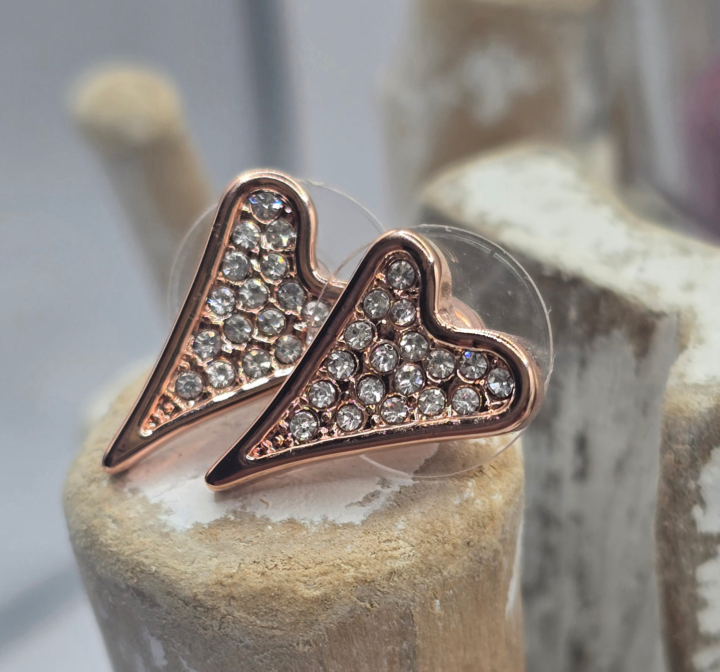 ROSE GOLD DIAMANTE HEART STUDS EARRINGS*