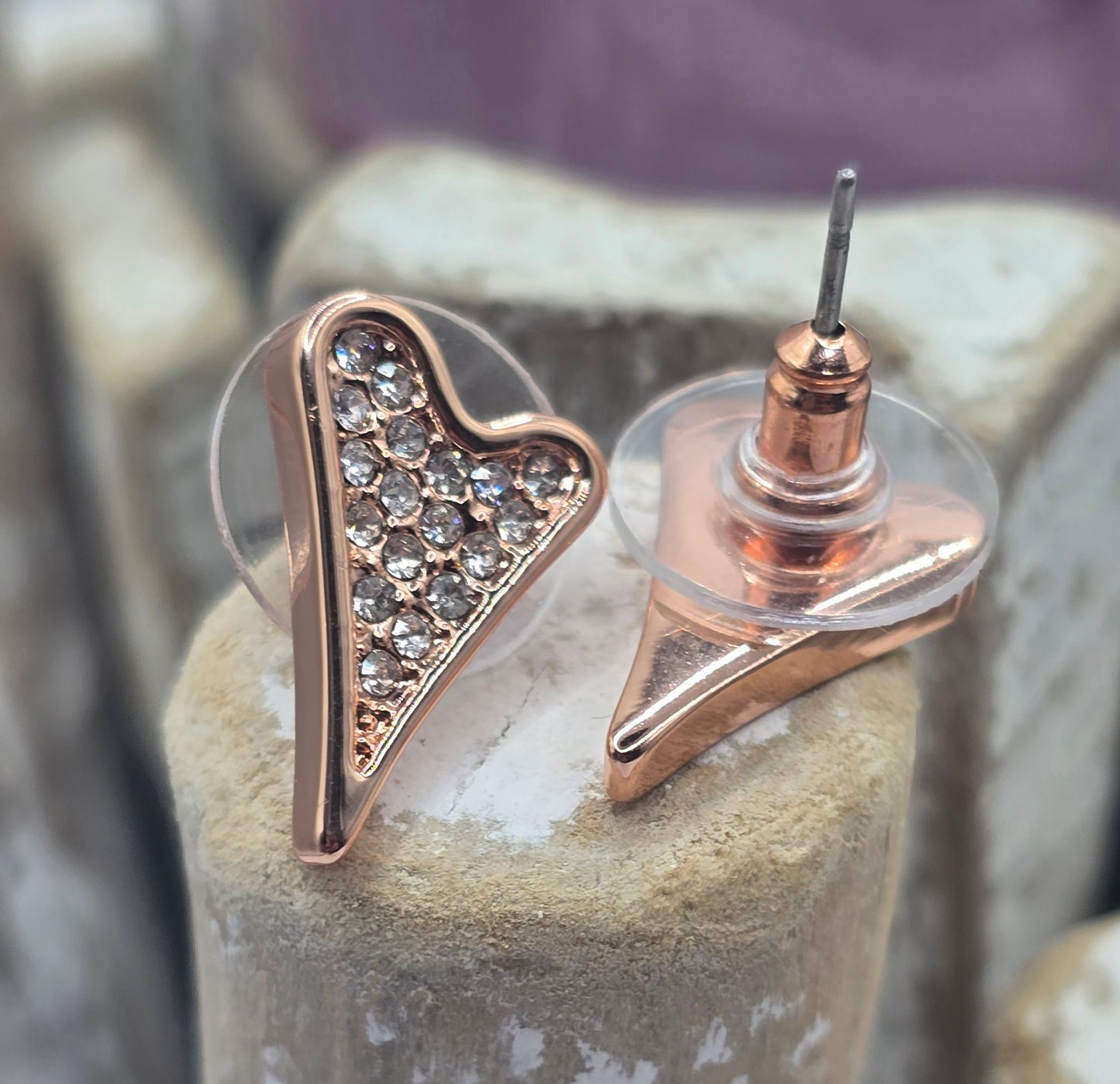 ROSE GOLD DIAMANTE HEART STUDS EARRINGS*