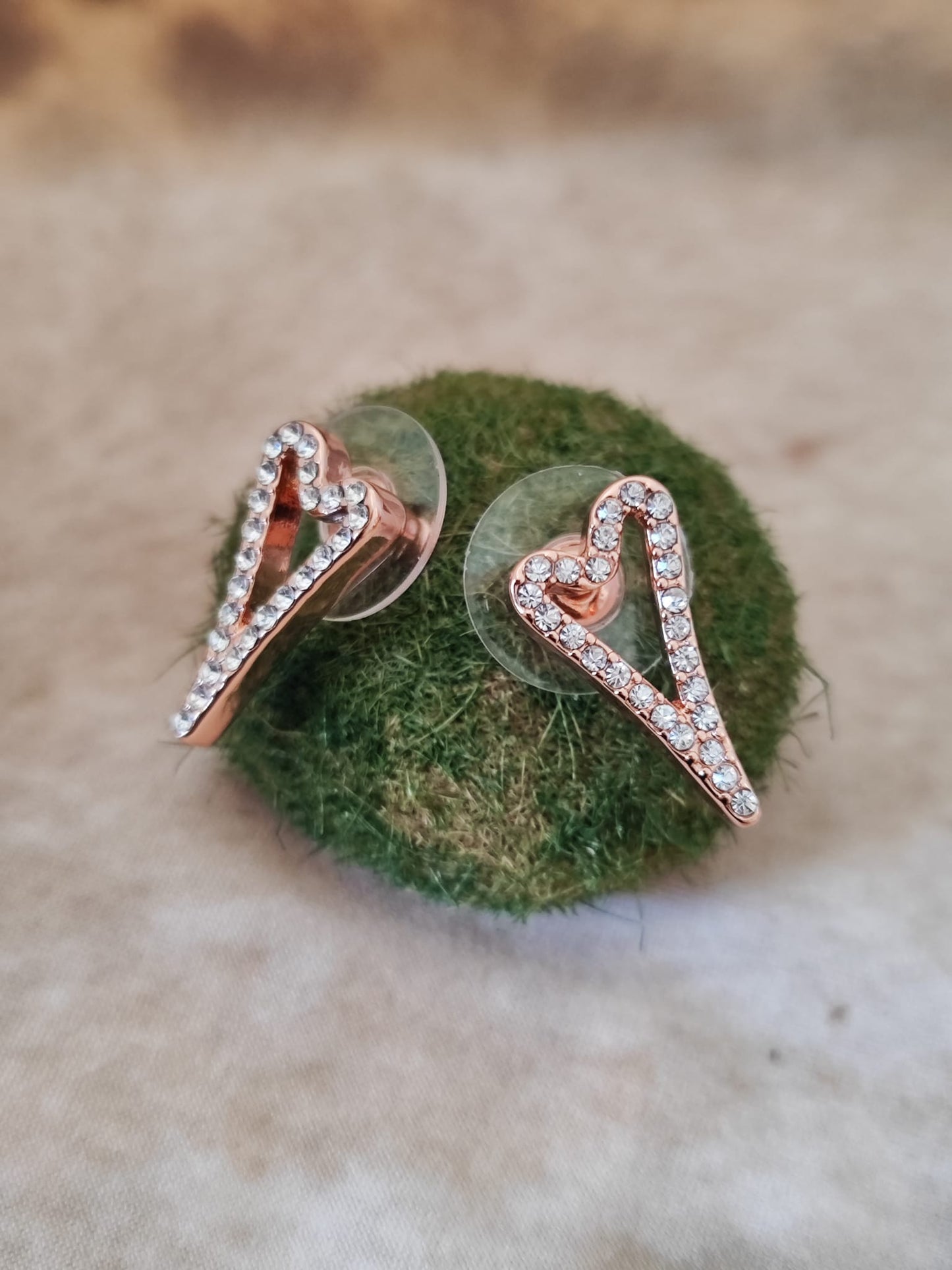 ROSE GOLD HOLLOW DIAMANTE HEART STUDS EARRINGS*