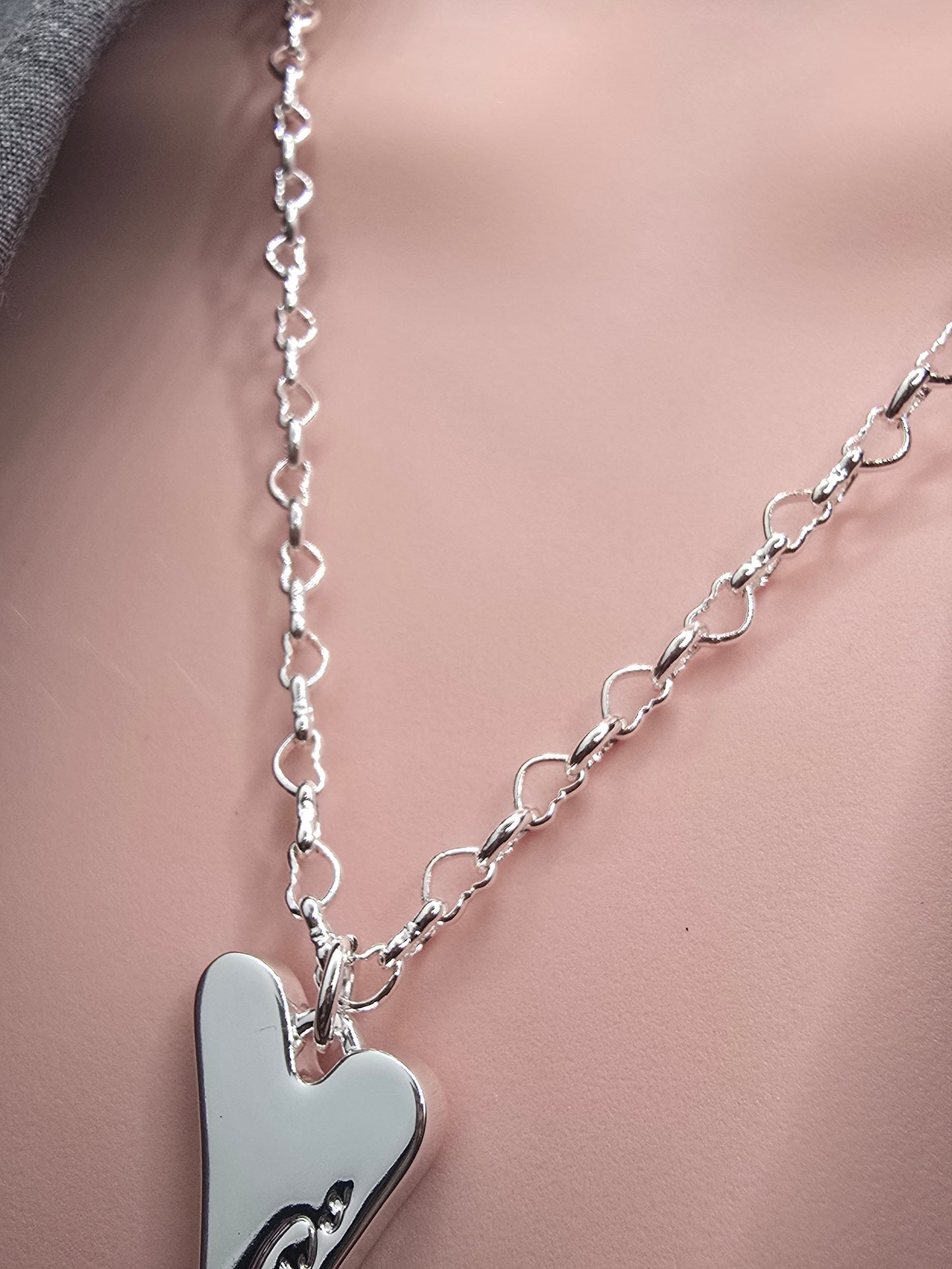SILVER SOLID BRAND LOGO HEART NECKLACE*