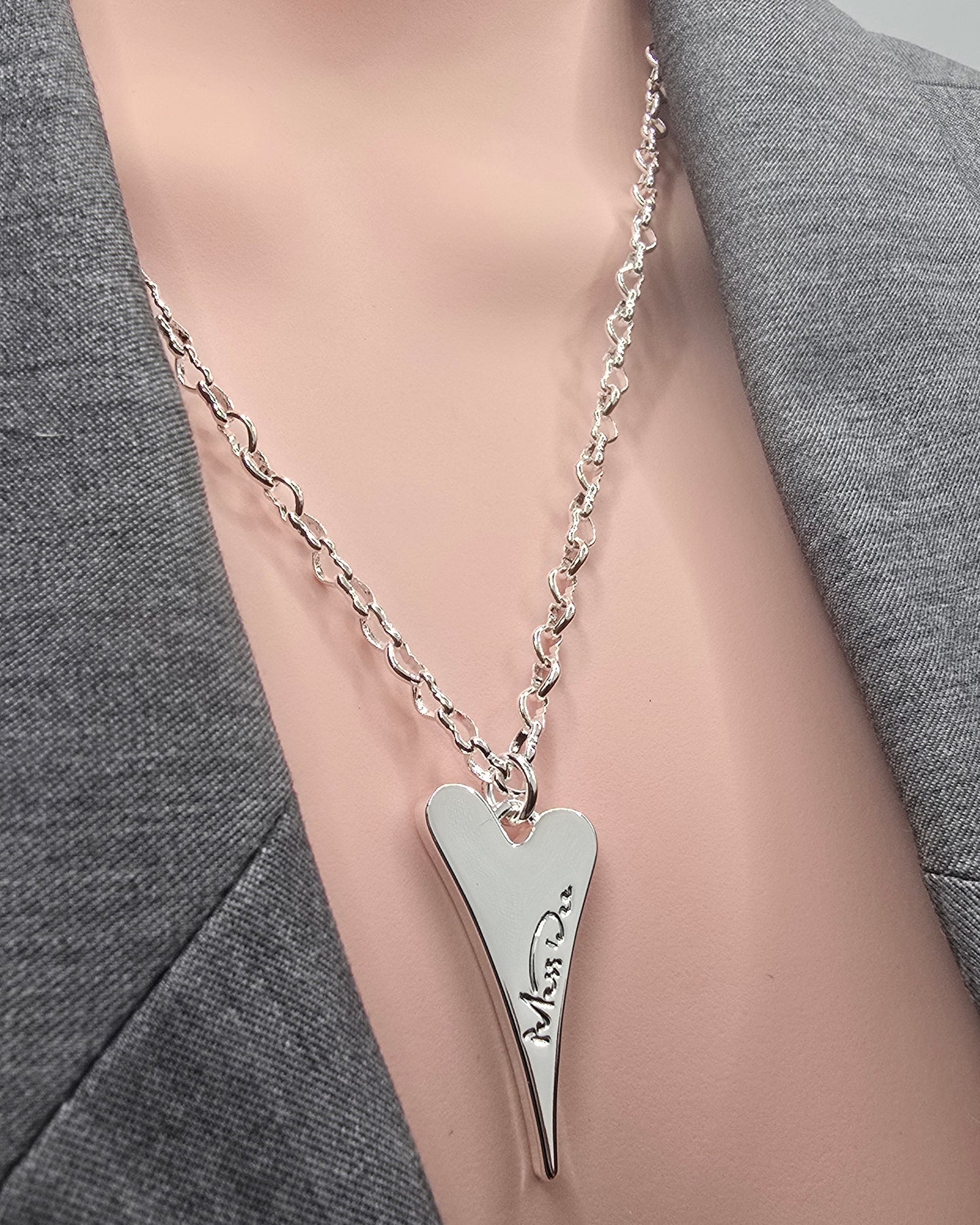 SILVER SOLID BRAND LOGO HEART NECKLACE*