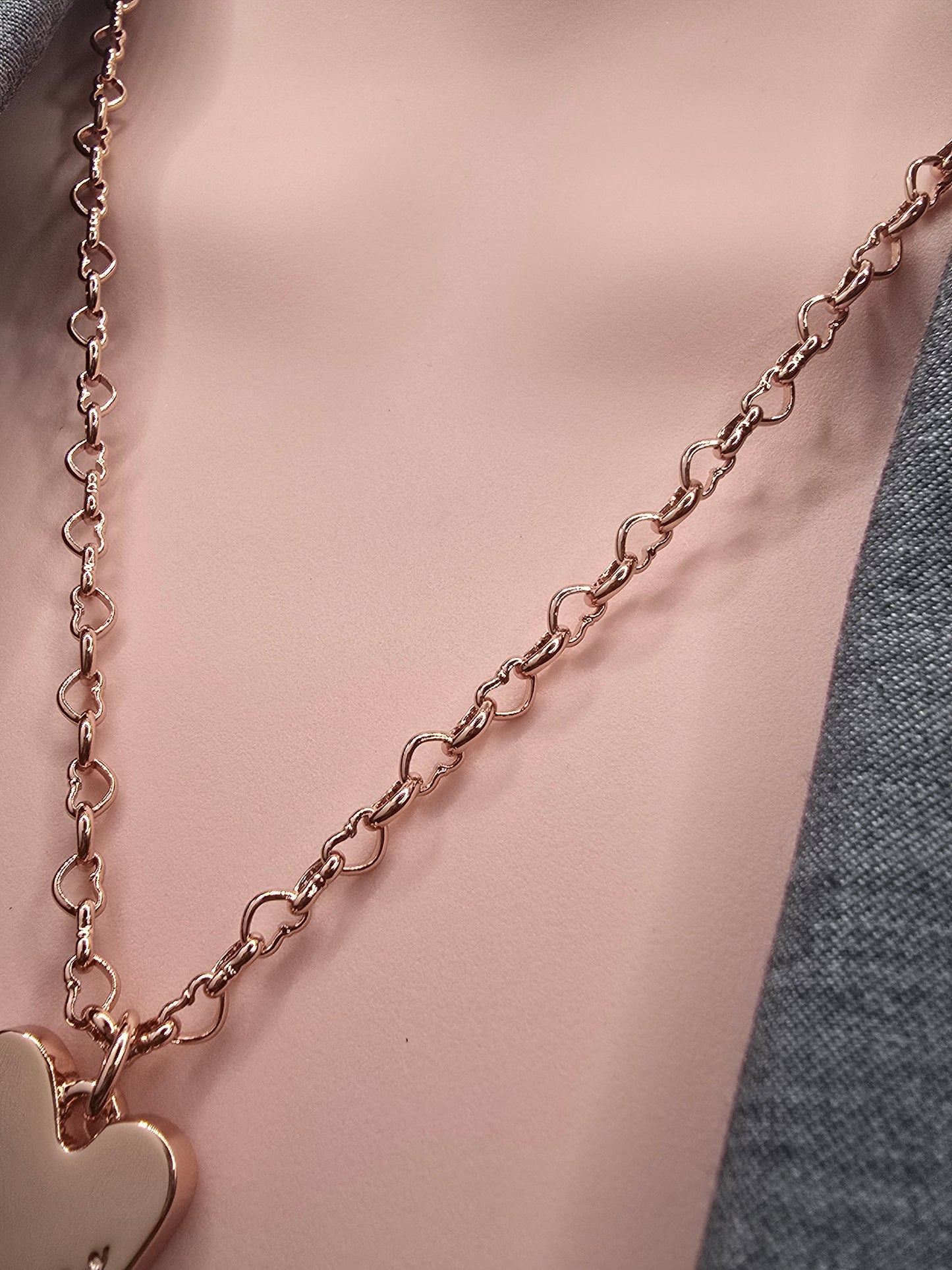 ROSE GOLD SOLID HEART NECKLACE*