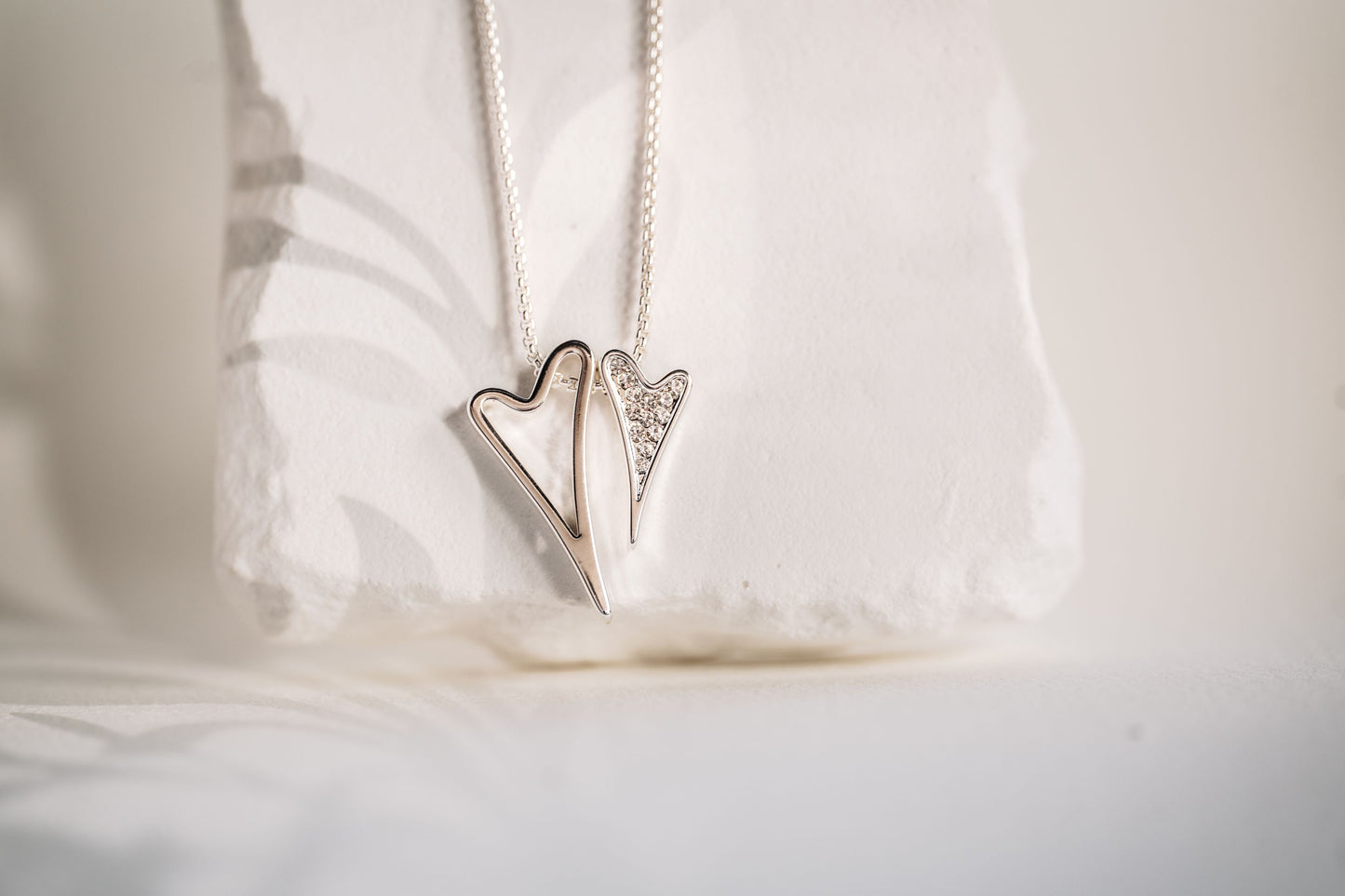 SILVER HOLLOW/DIAMANTE HEART NECKLACE*
