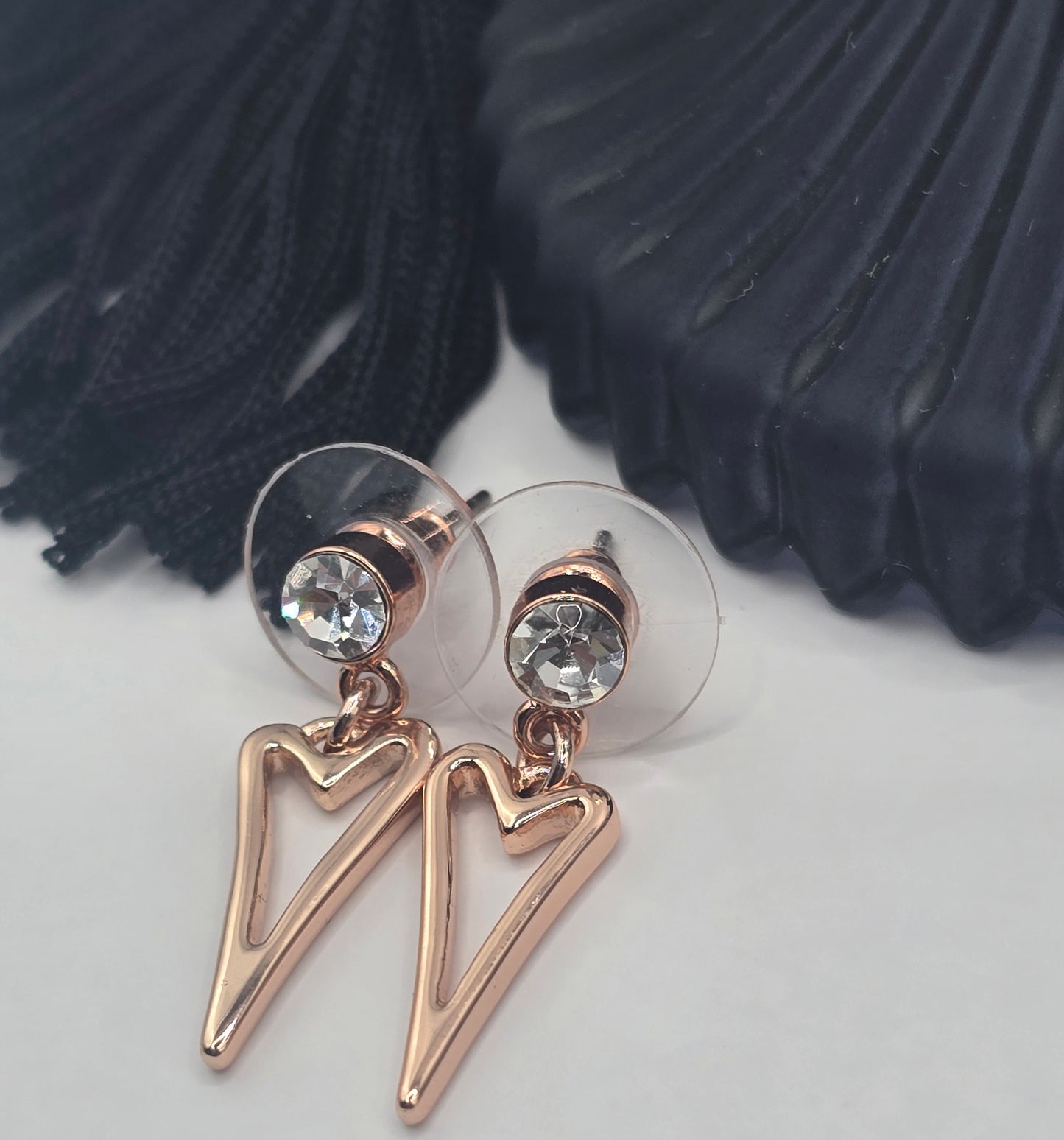 ROSE GOLD DIAMANTE STUDS/HOLLOW HEART PENDANT*
