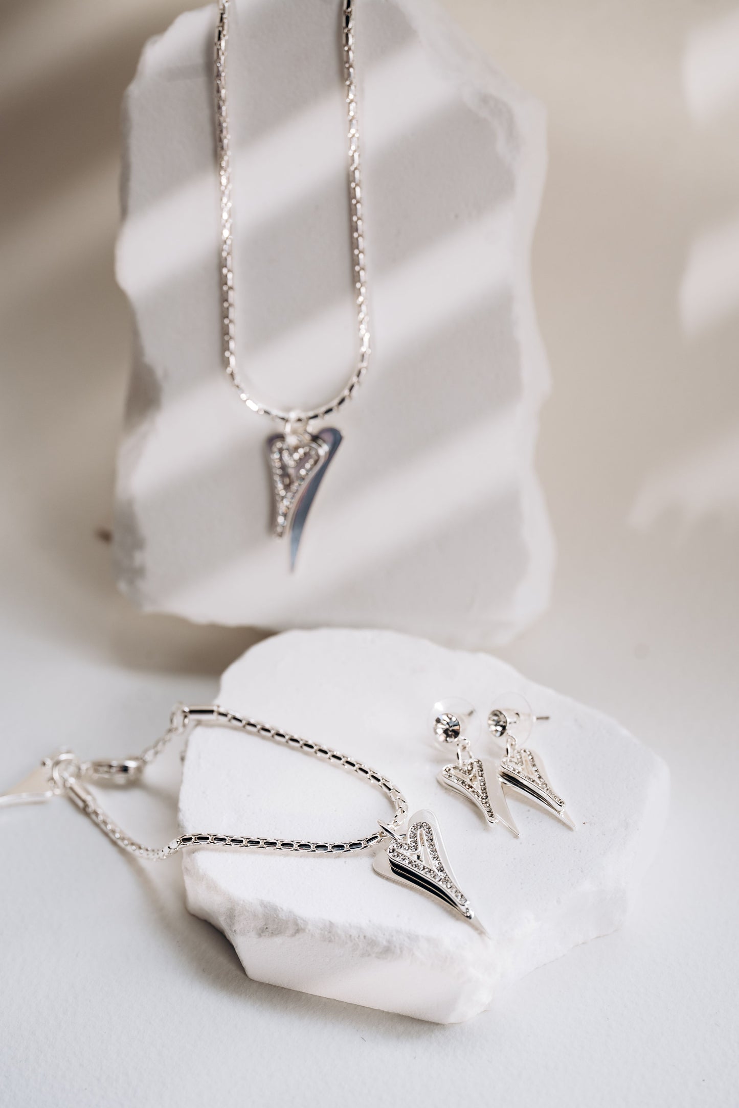 Bracelet Silver chain with Solid & Diamante Hearts*