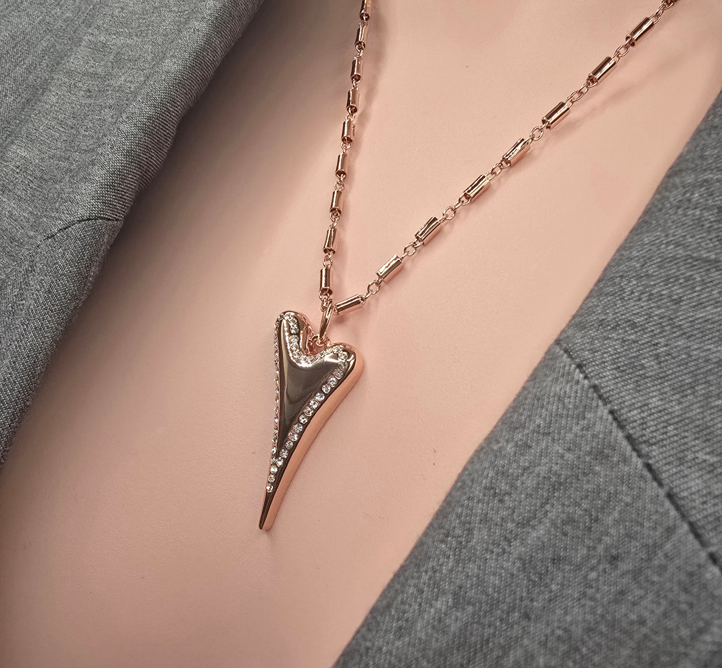 ROSE GOLD DIAMANTE HEART NECKLACE*