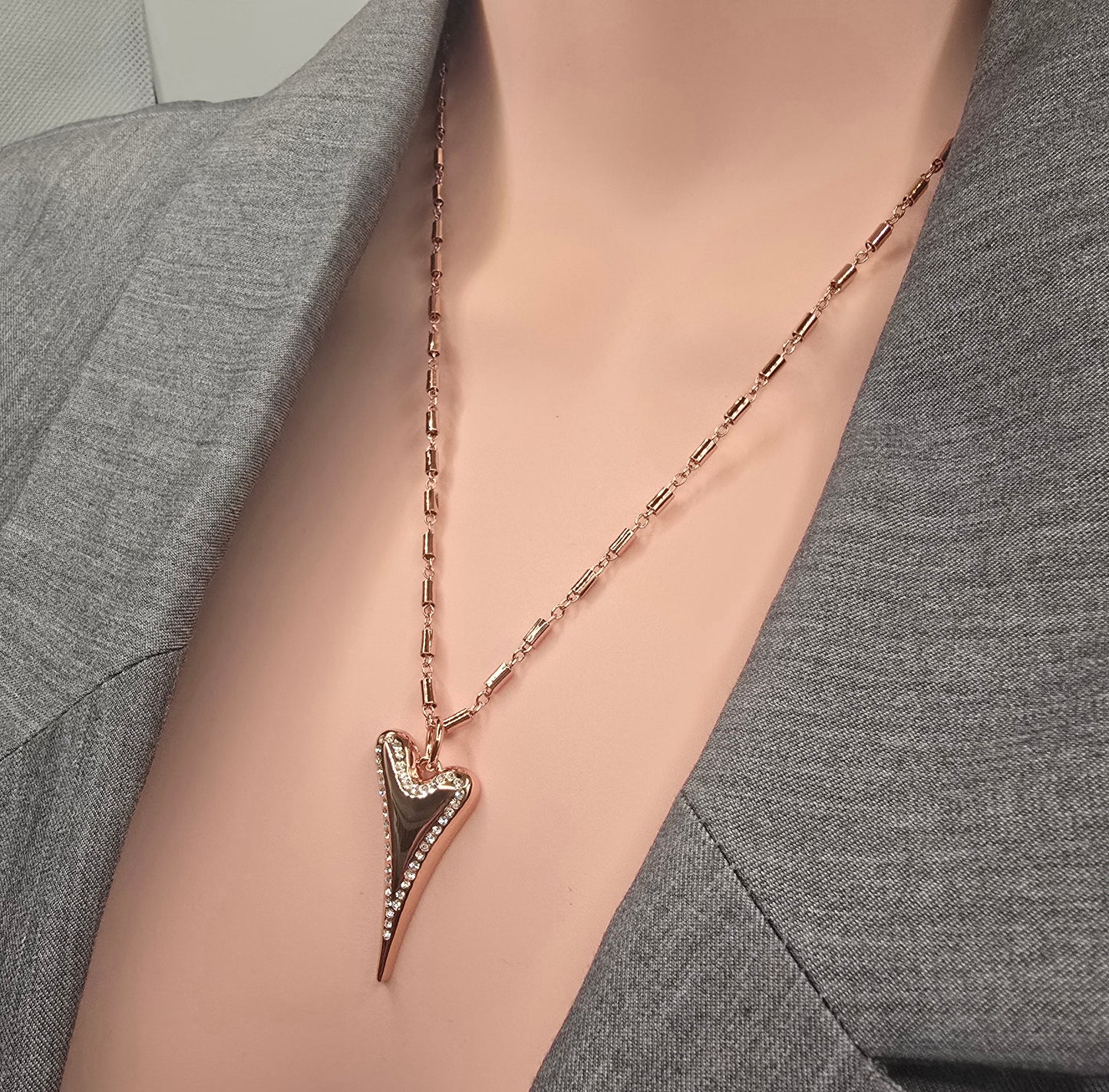 ROSE GOLD DIAMANTE HEART NECKLACE*