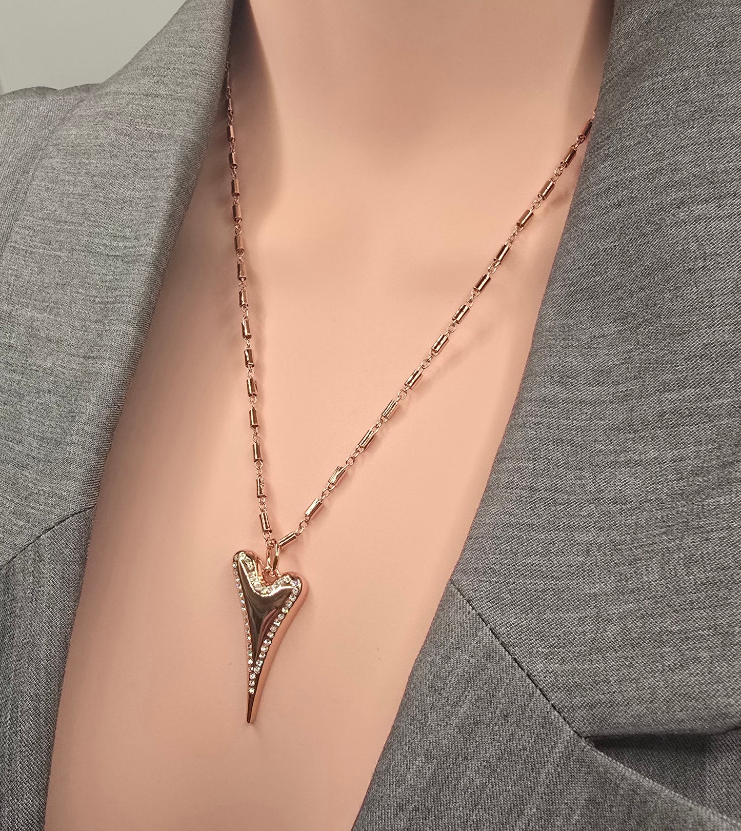 ROSE GOLD DIAMANTE HEART NECKLACE*