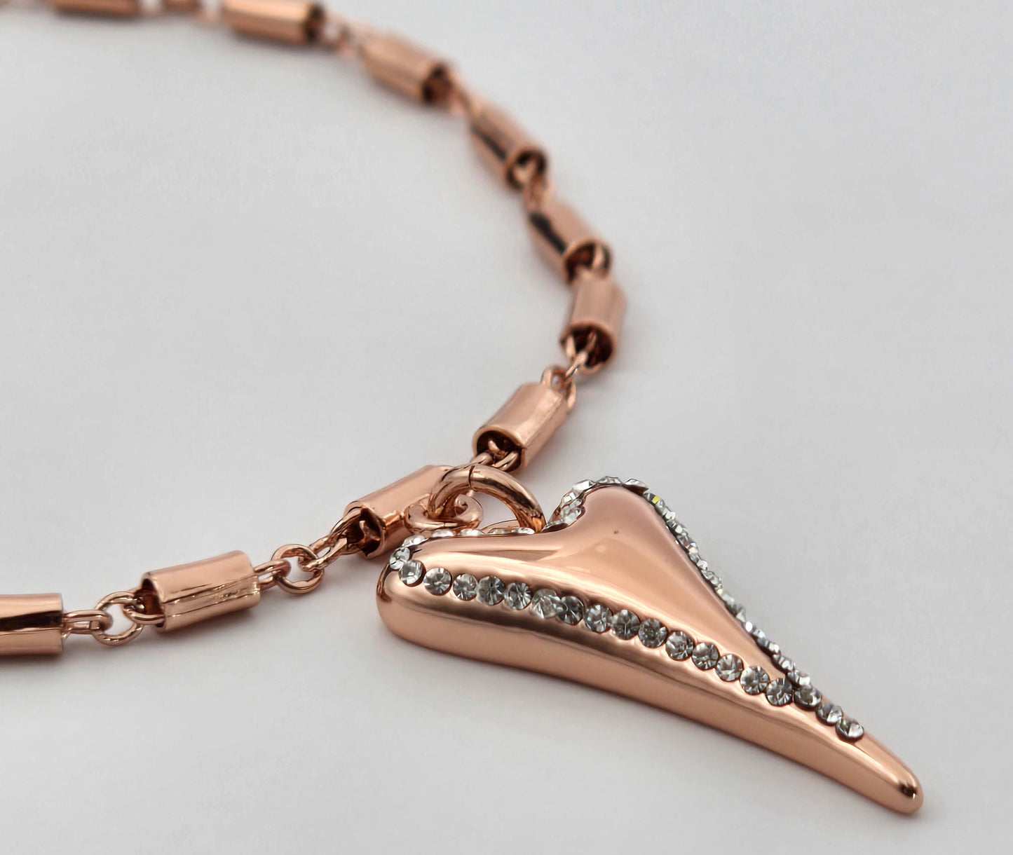 ROSE GOLD DIAMANTE HEART BRACELET *