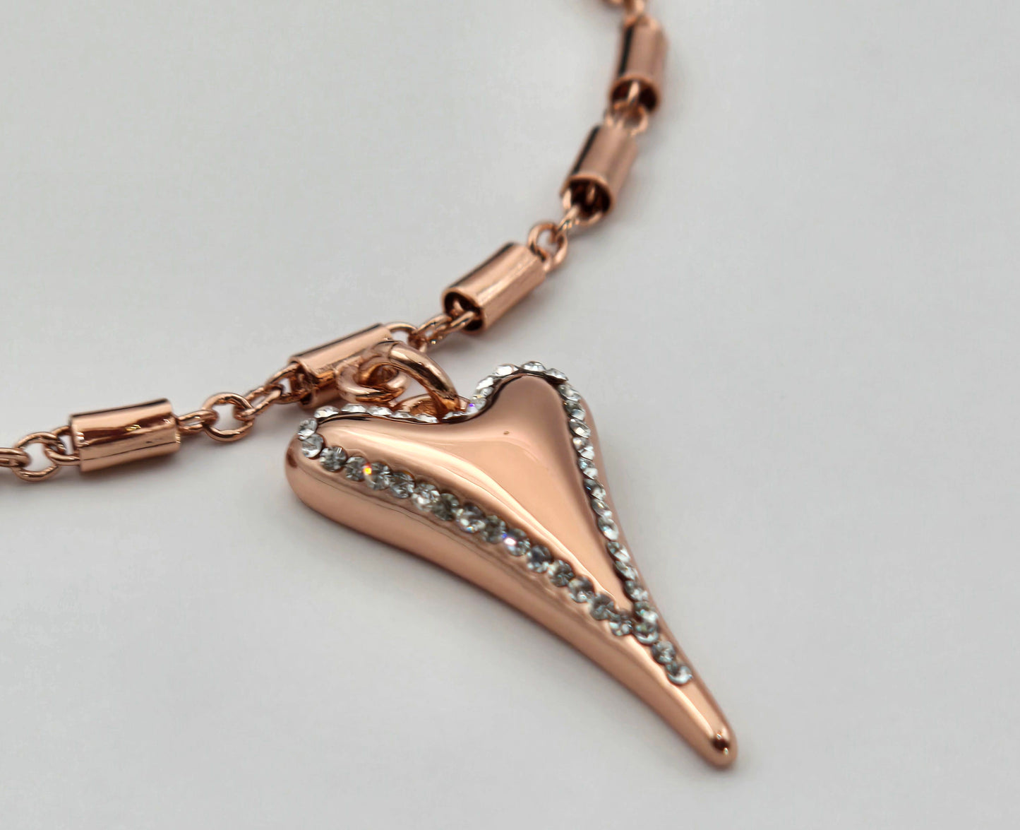 ROSE GOLD DIAMANTE HEART BRACELET *