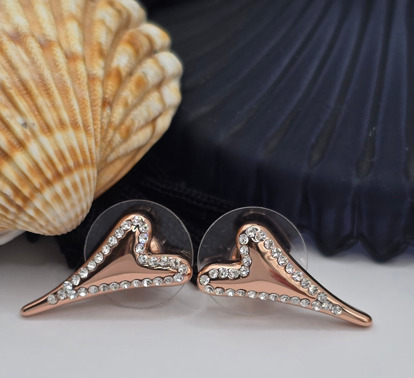 ROSE GOLD DIAMANTE HEART EARRINGS*