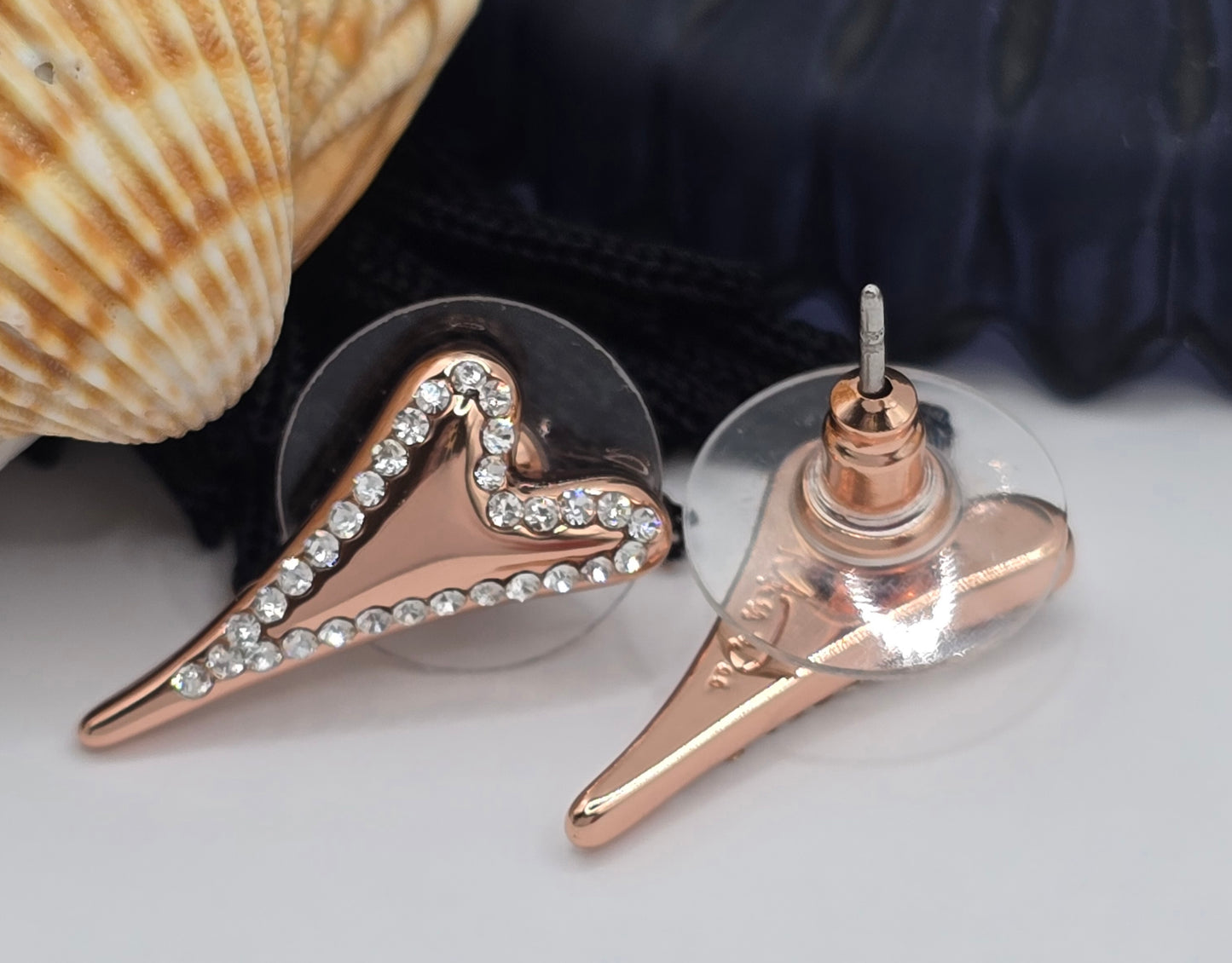 ROSE GOLD DIAMANTE HEART EARRINGS*