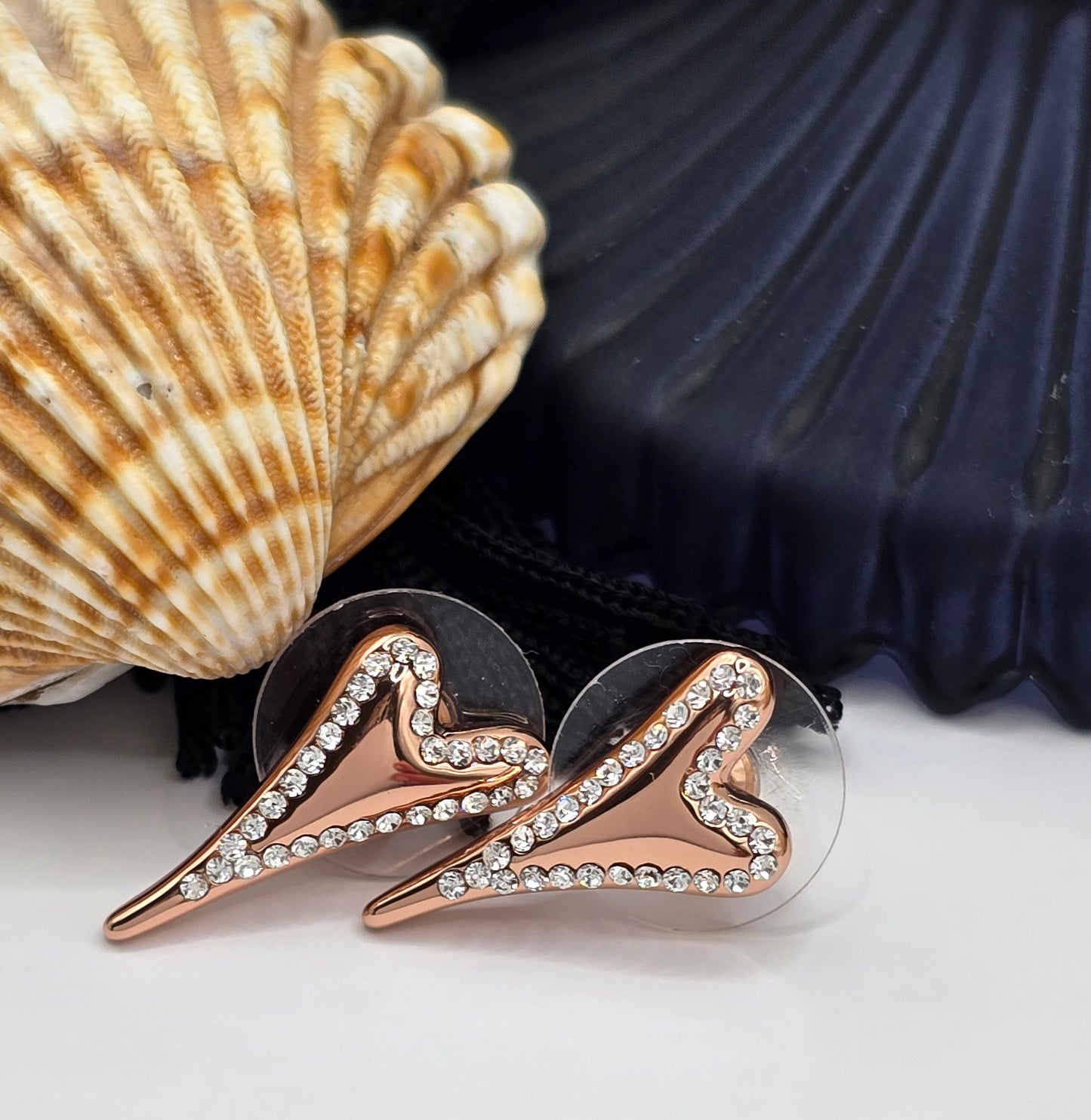 ROSE GOLD DIAMANTE HEART EARRINGS*