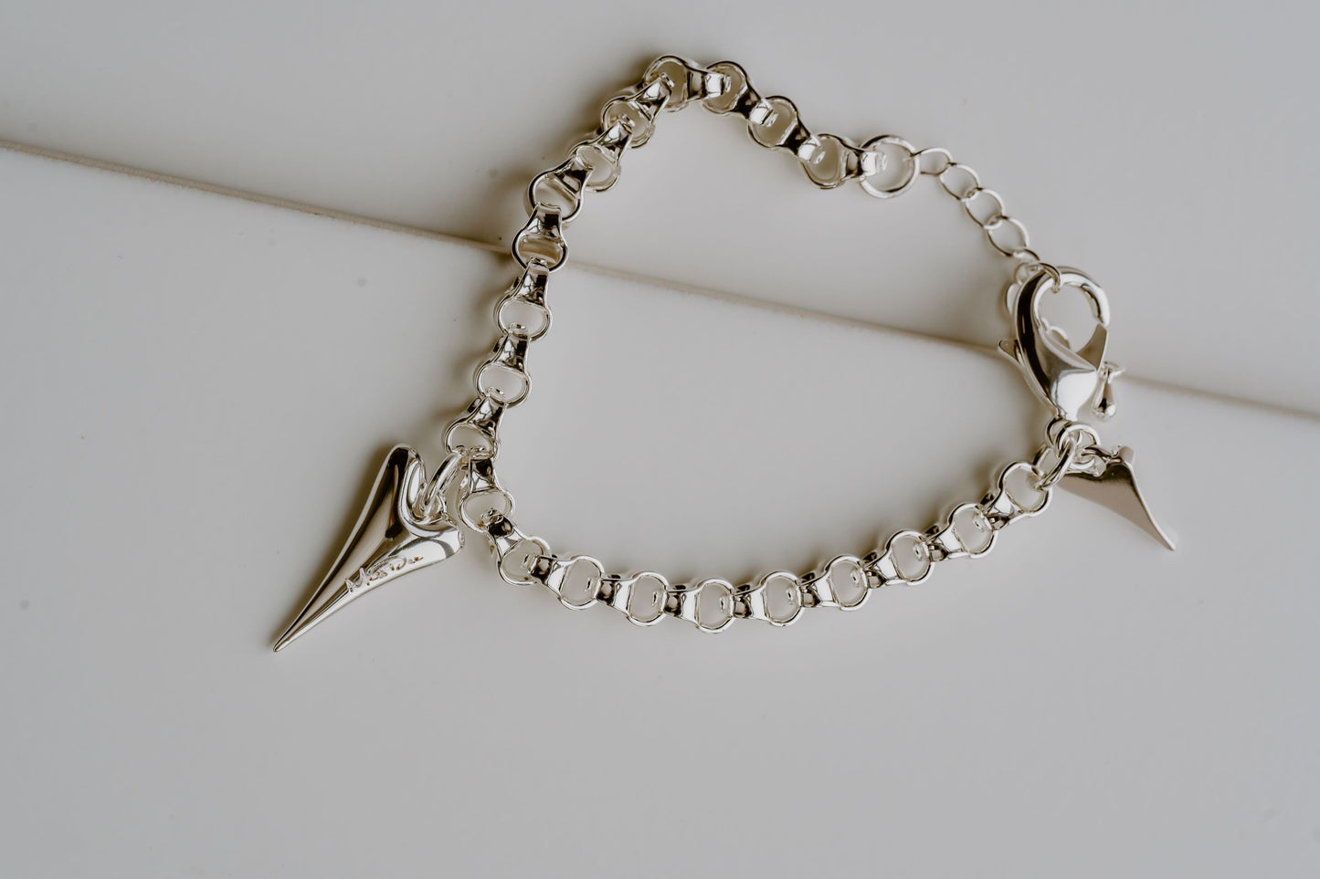 SILVER SOLID HEART BRACELET *