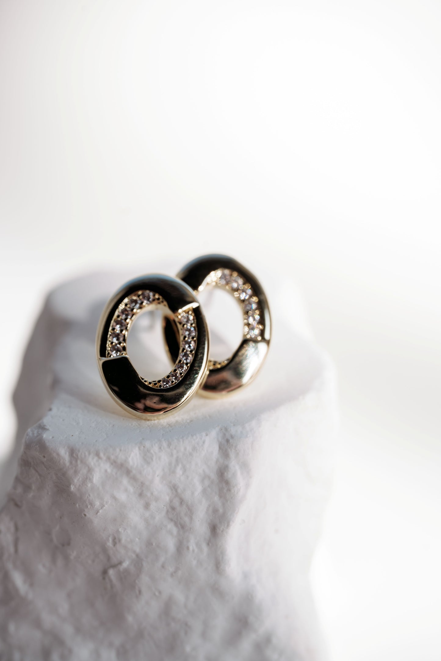 YELLOW GOLD EARRINGS*