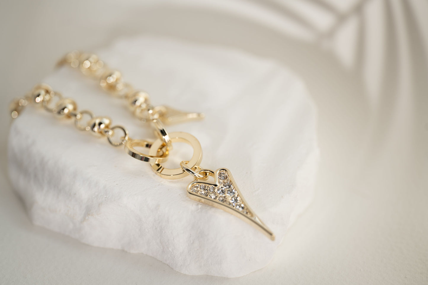 NEW!!! Necklace Yellow Gold Knot chain with Diamante Heart
