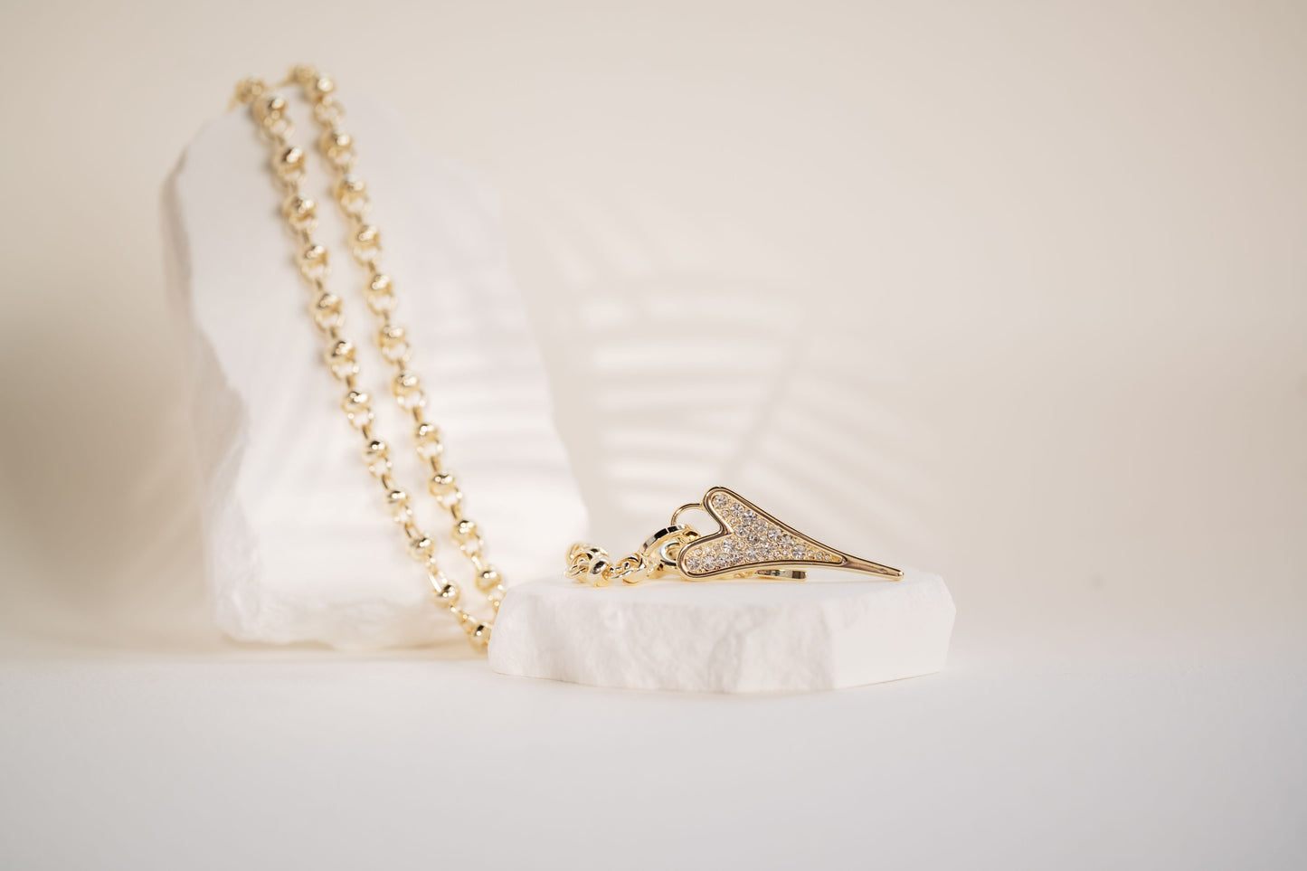 NEW!!! Necklace Yellow Gold Knot chain with Diamante Heart