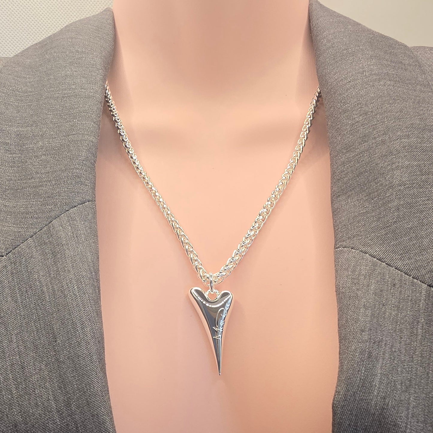 SILVER SOLID HEART NECKLACE*