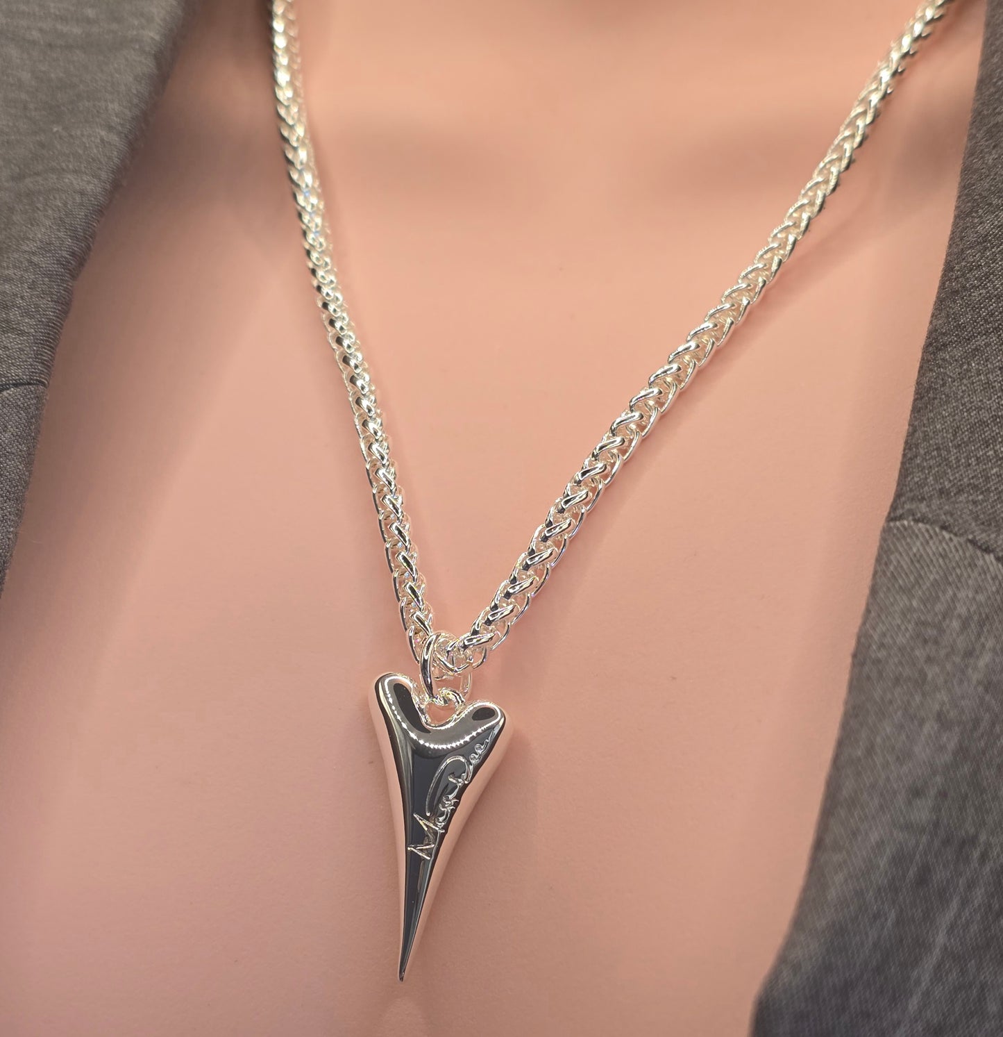 SILVER SOLID HEART NECKLACE*