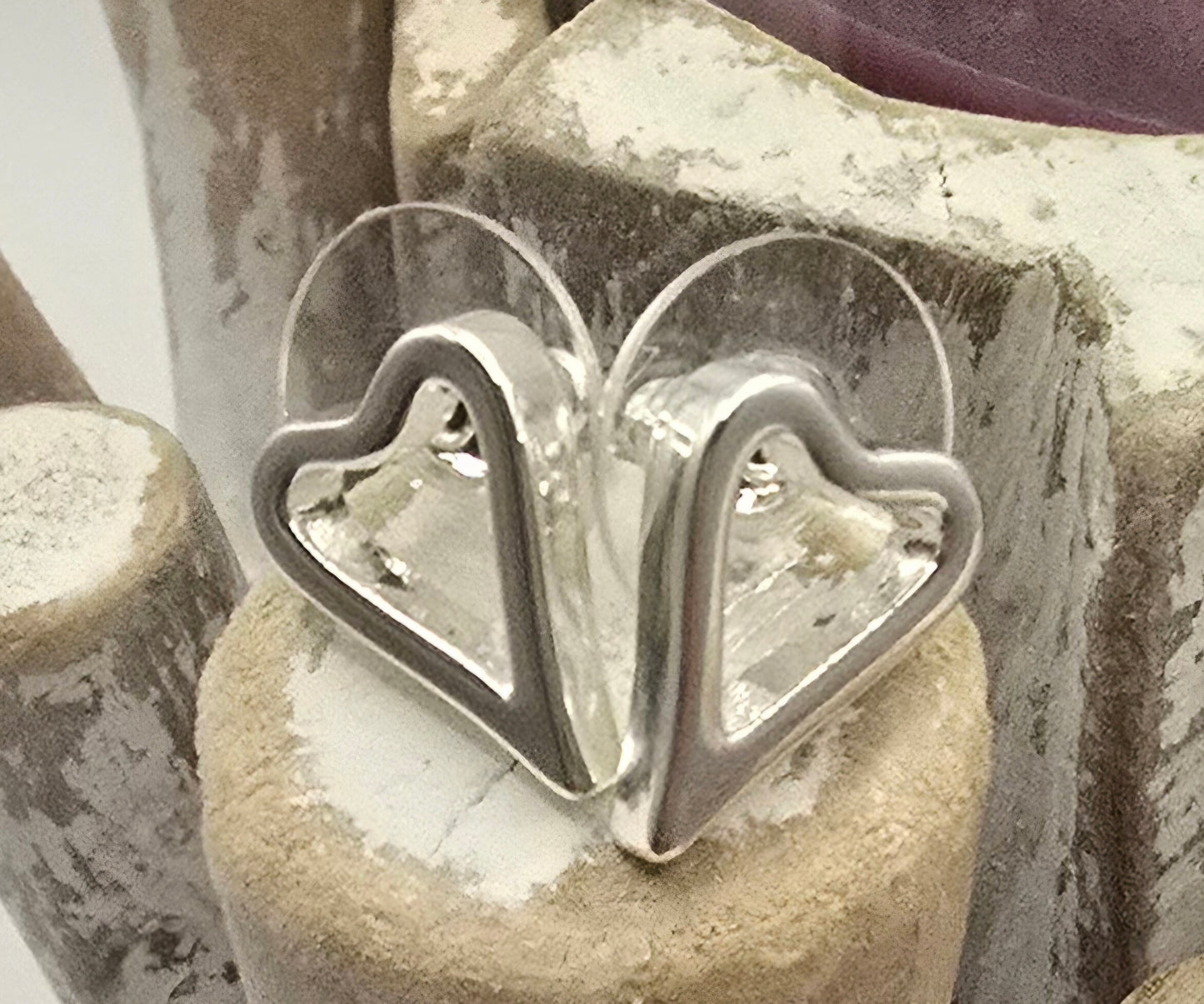 SILVER HOLLOW HEART EARRINGS*