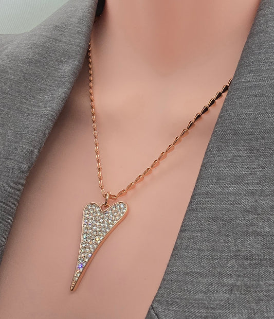 ROSE GOLD DIAMANTE HEART NECKLACE*