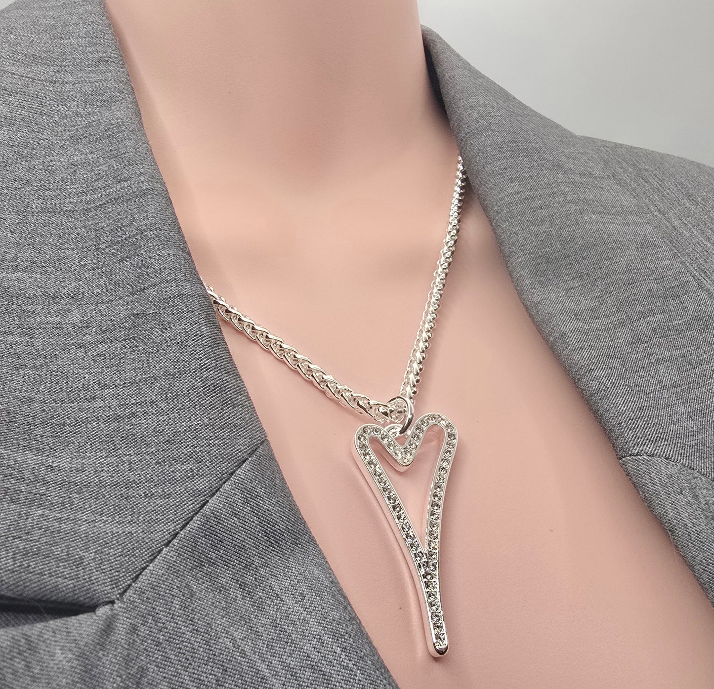 SILVER HOLLOW DIAMANTE HEART NECKLACE*