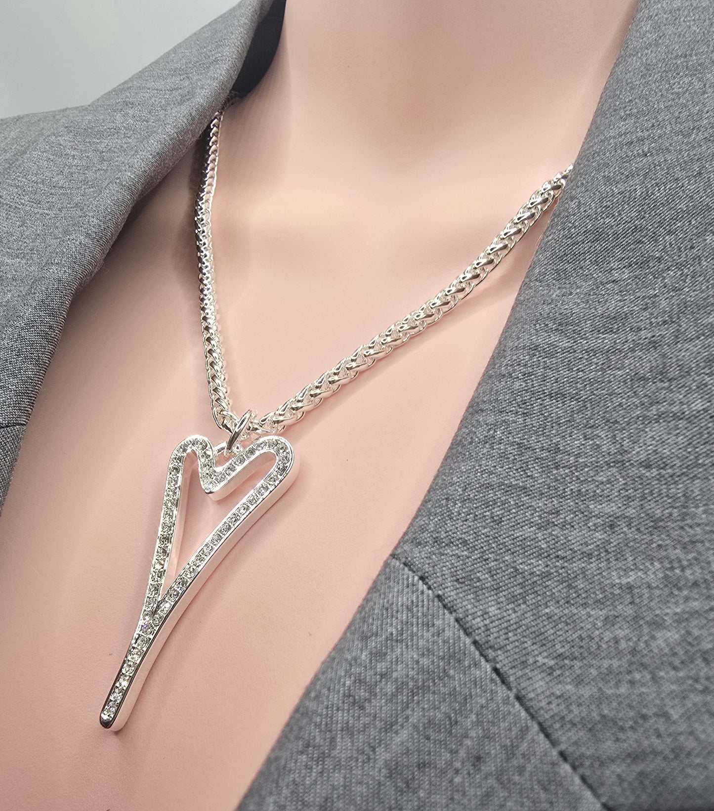 SILVER HOLLOW DIAMANTE HEART NECKLACE*