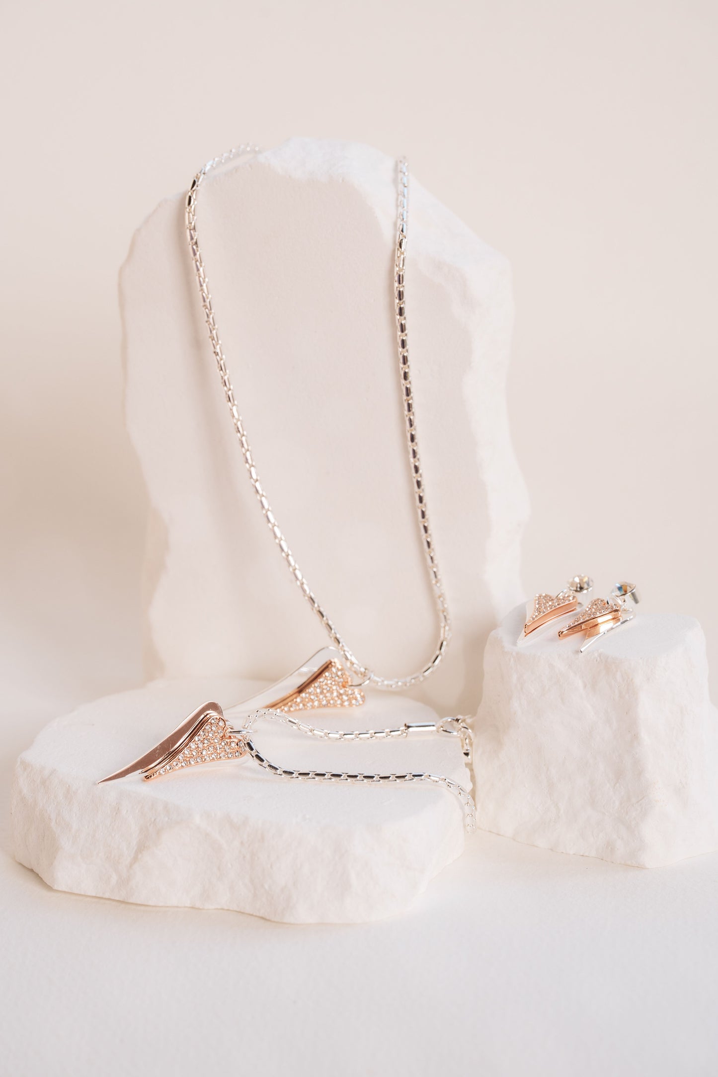 SILVER/ROSE GOLD HEARTS LONG NECKLACE*