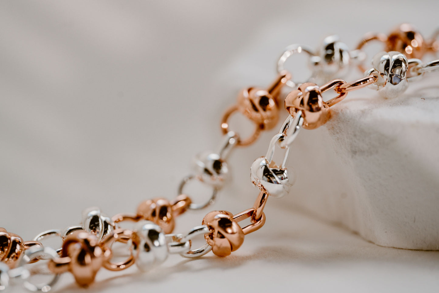 Bracelet Silver/Rose gold Knotted Chain & Diamante Heart