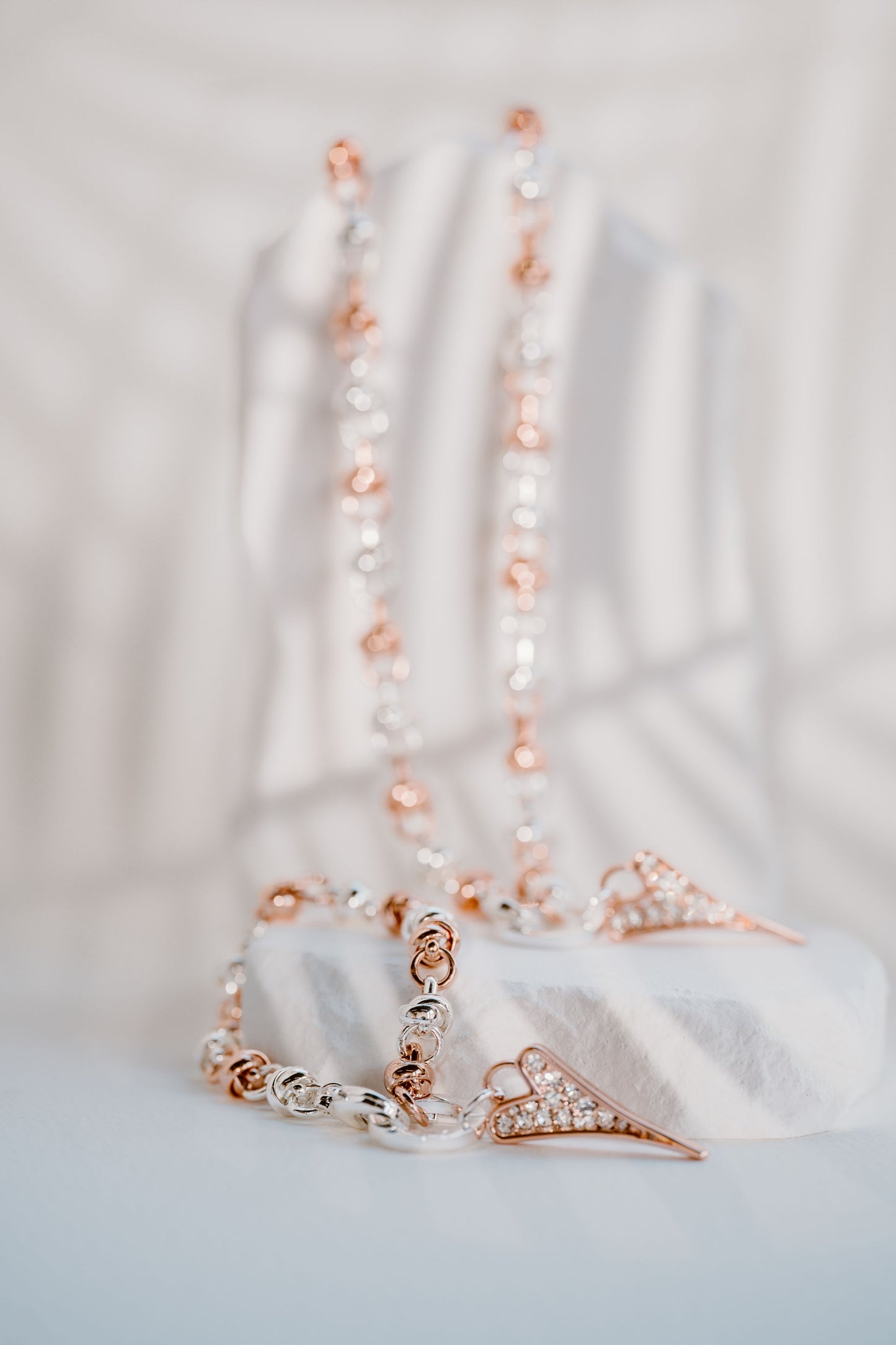 Bracelet Silver/Rose gold Knotted Chain & Diamante Heart