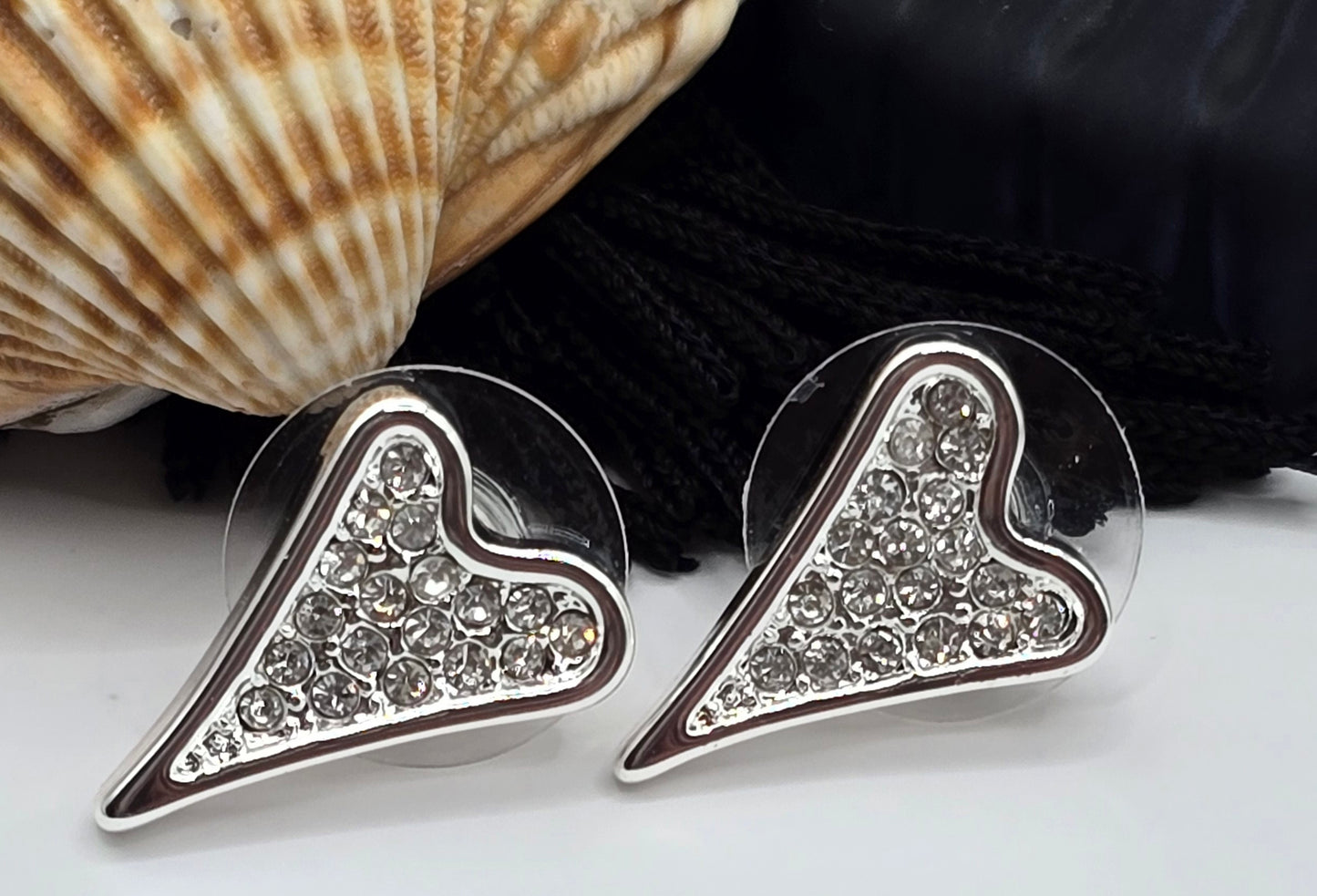 SILVER DIAMANTE HEART STUDS EARRINGS*