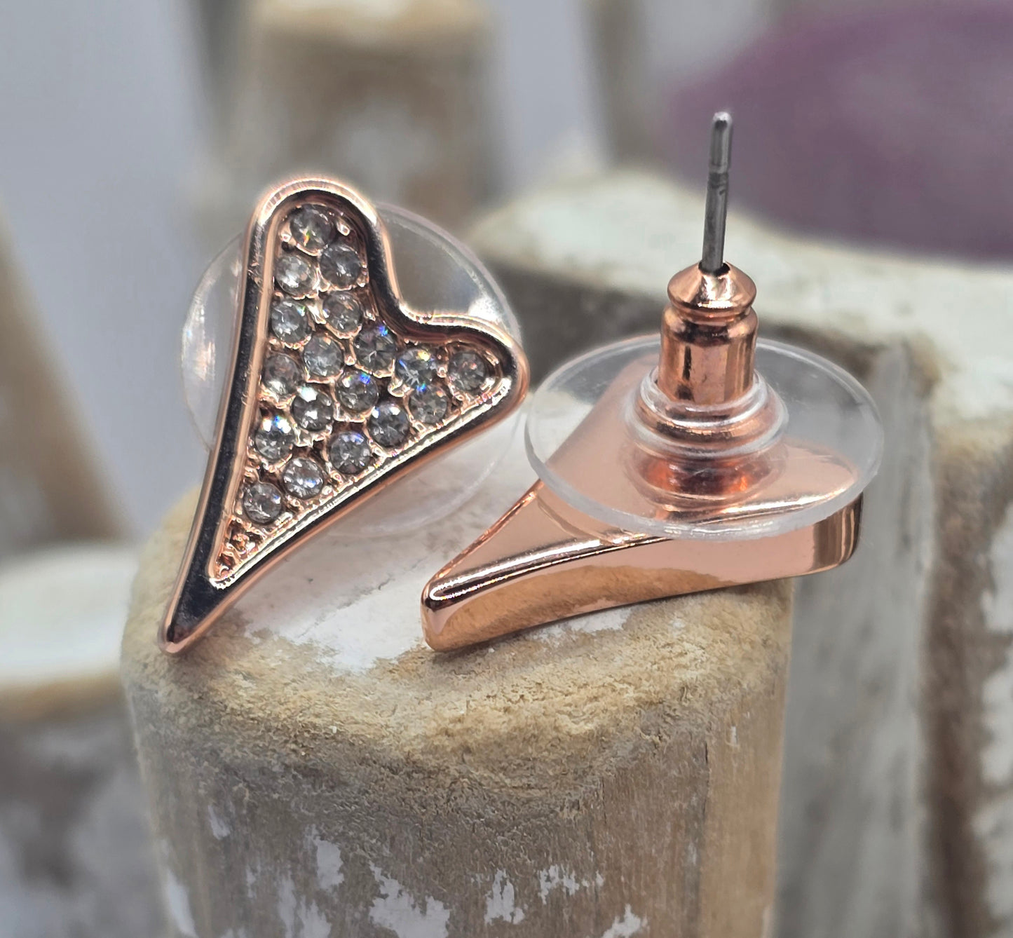 ROSE GOLD DIAMANTE HEART STUDS EARRINGS*