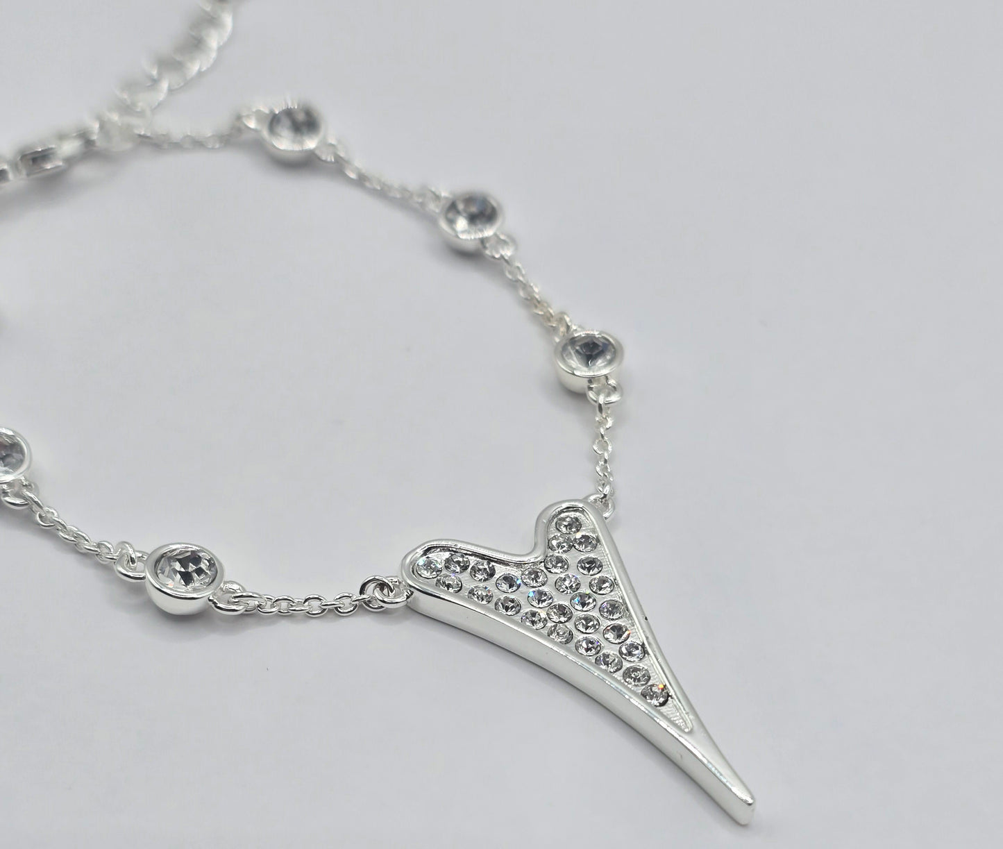 Bracelet Silver Diamante stone chain and Heart pendant*