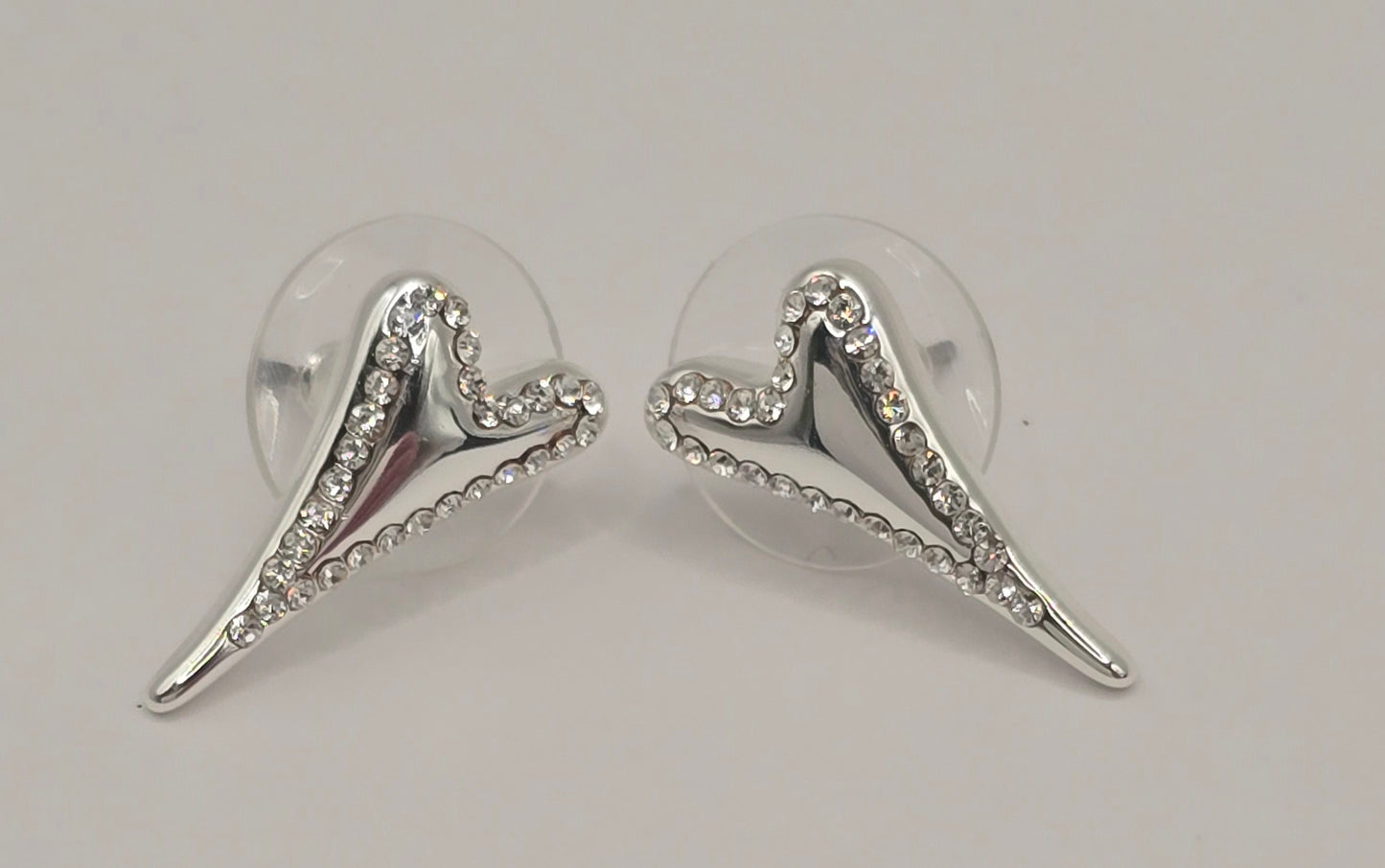 SILVER DIAMANTE HEART STUDS*