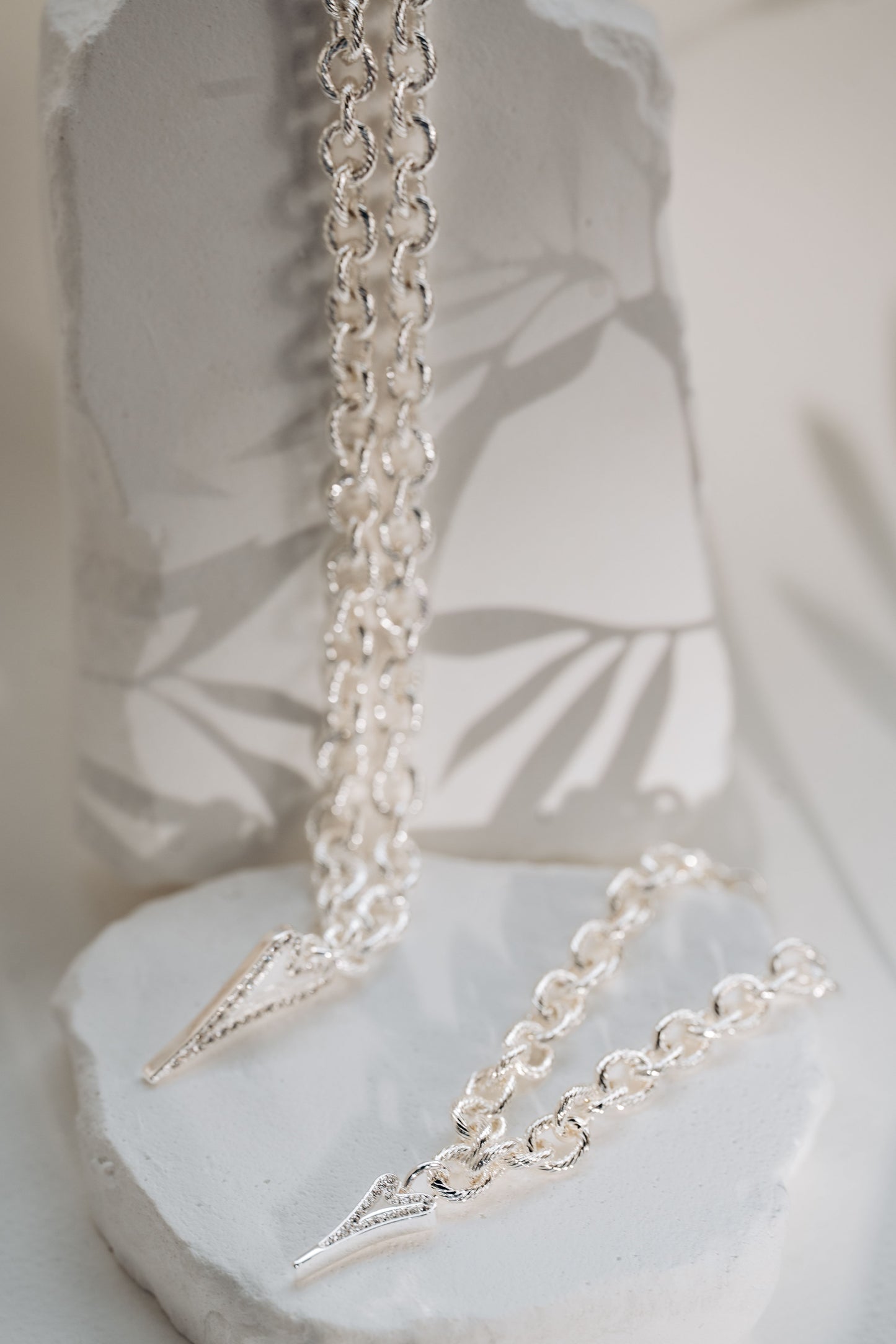 Bracelet Silver textured links chain with heart pendant