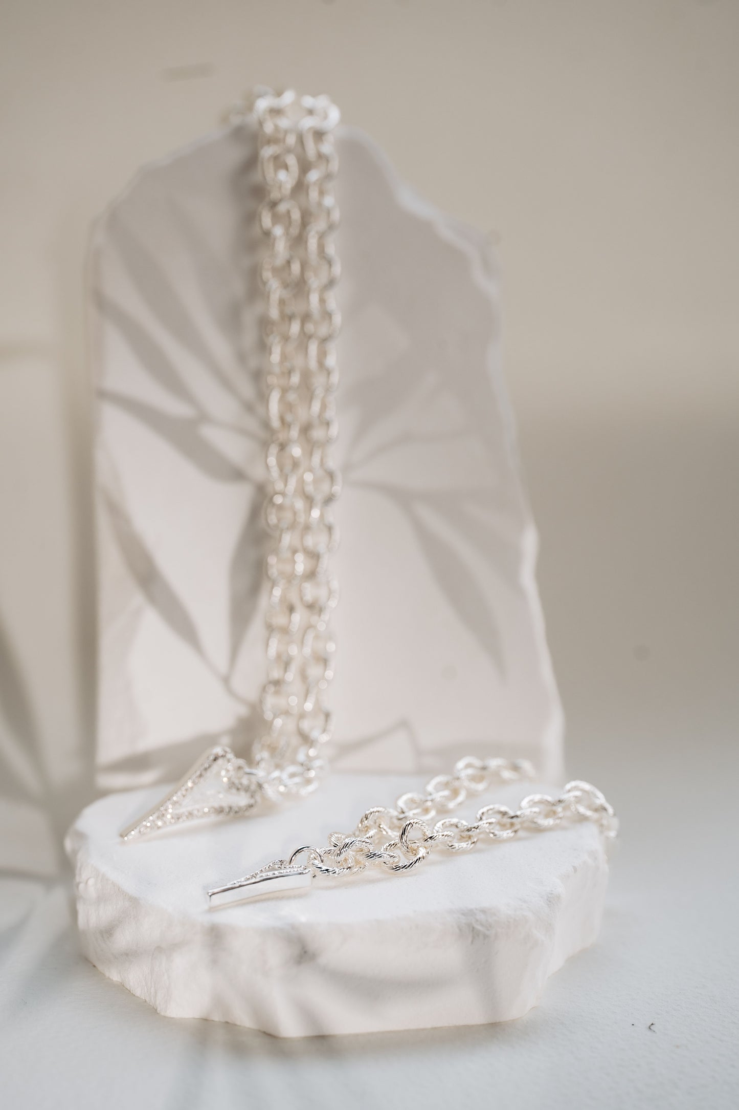 Bracelet Silver textured links chain with heart pendant
