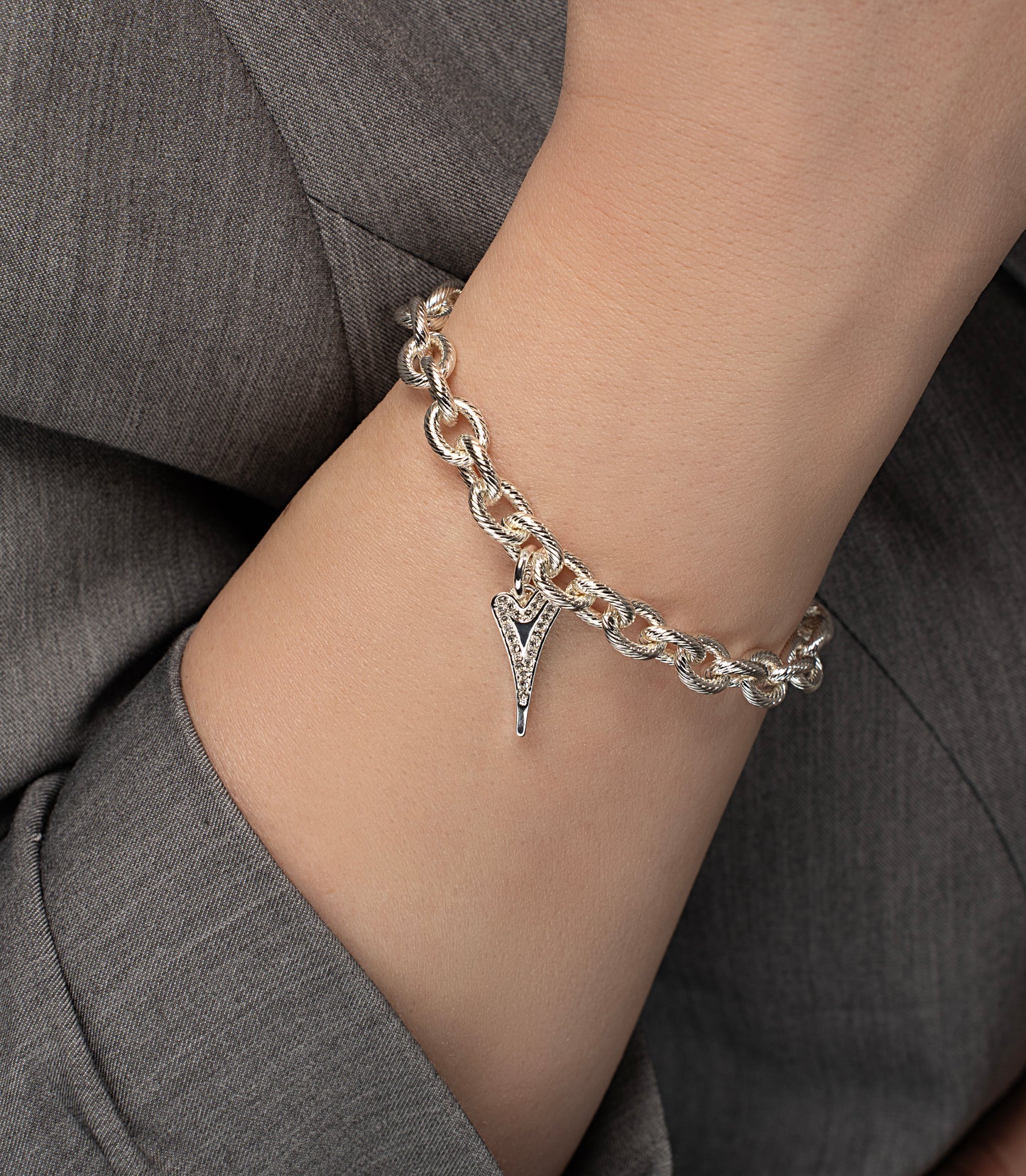 Bracelet Silver textured links chain with heart pendant