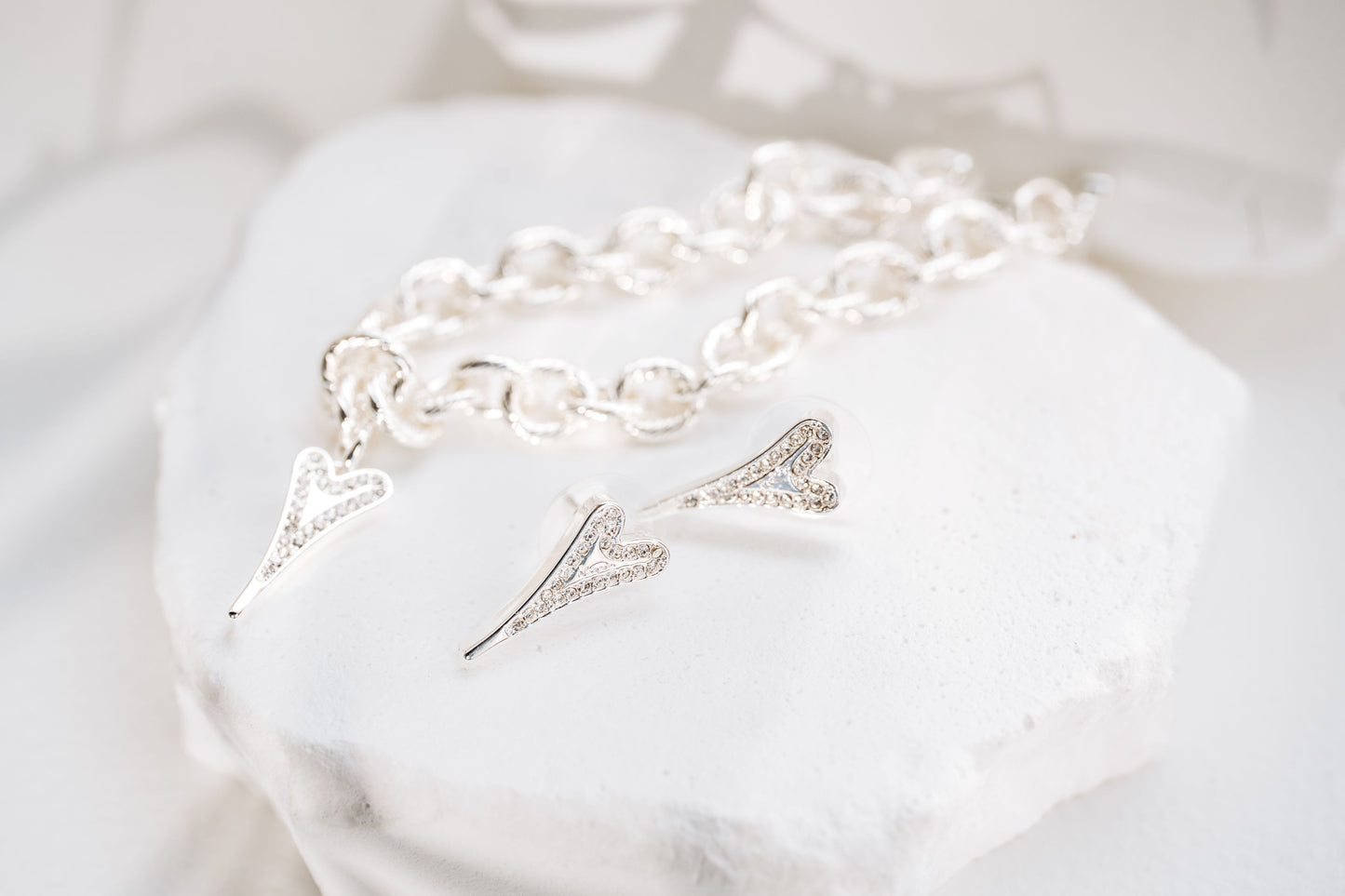Bracelet Silver textured links chain with heart pendant