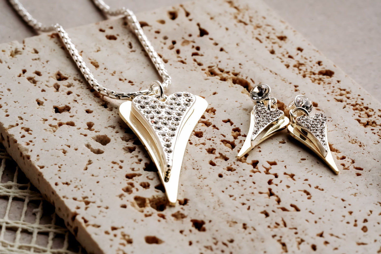 NEW!!! LONG  70CM YELLOW GOLD/SILVER NECKLACE *
